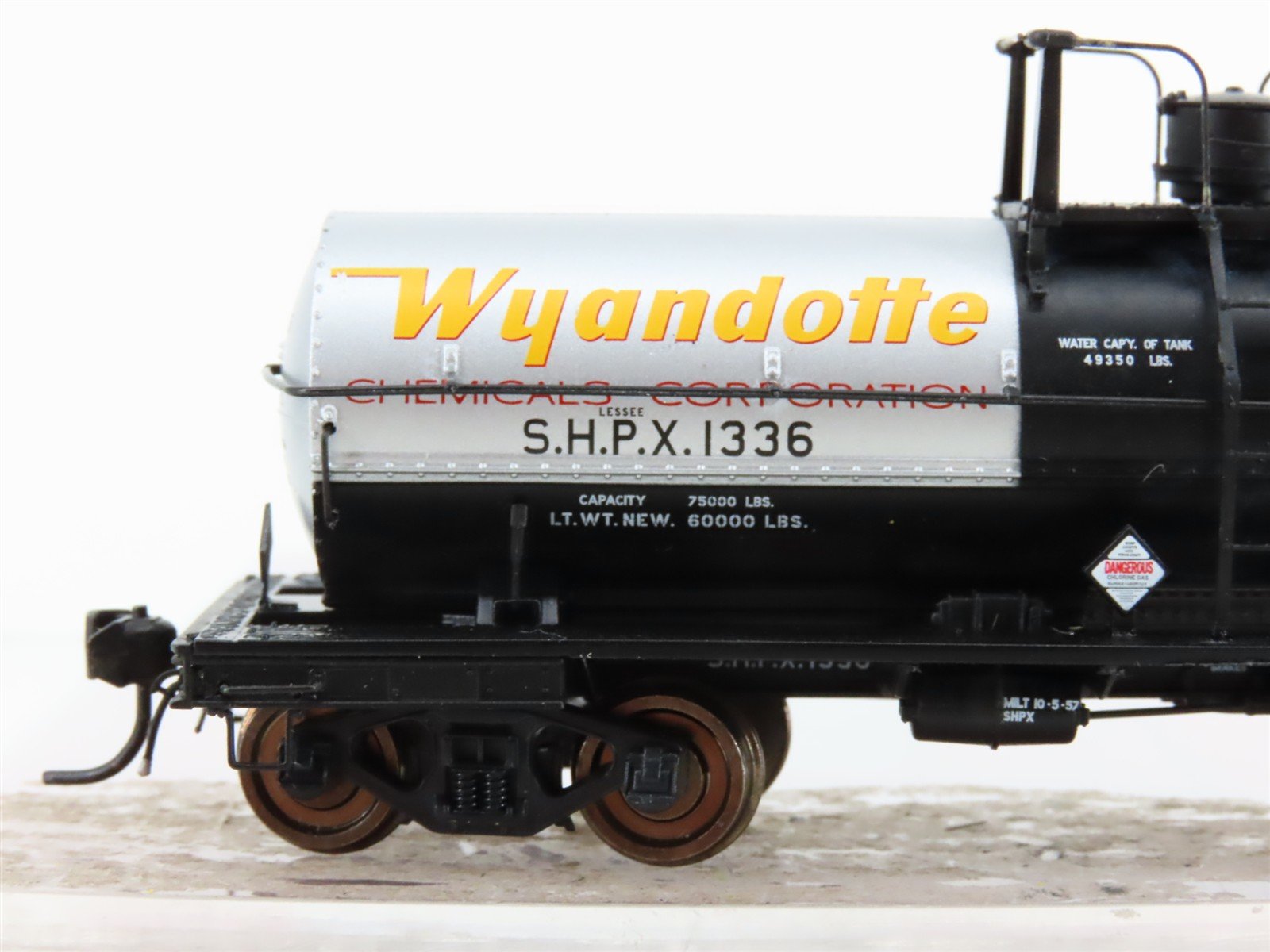 HO Broadway Limited BLI 7666 EBAX Ethyl / SHPX Wyandotte 6k Gal Tank Car 2-Pack