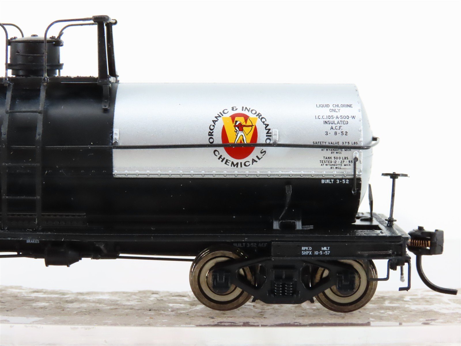 HO Broadway Limited BLI 7666 EBAX Ethyl / SHPX Wyandotte 6k Gal Tank Car 2-Pack