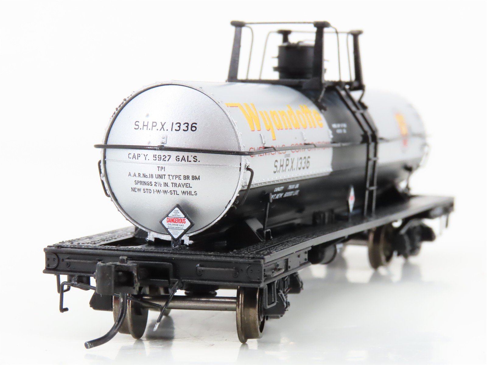 HO Broadway Limited BLI 7666 EBAX Ethyl / SHPX Wyandotte 6k Gal Tank Car 2-Pack