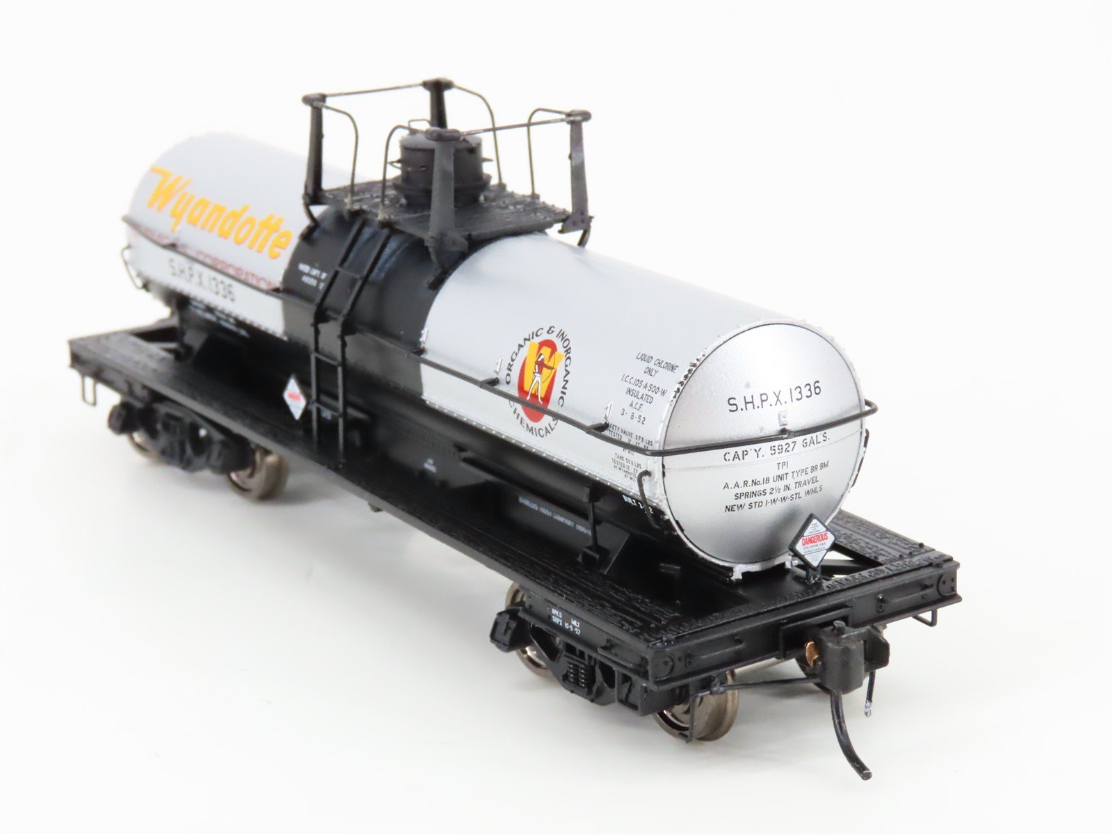 HO Broadway Limited BLI 7666 EBAX Ethyl / SHPX Wyandotte 6k Gal Tank Car 2-Pack