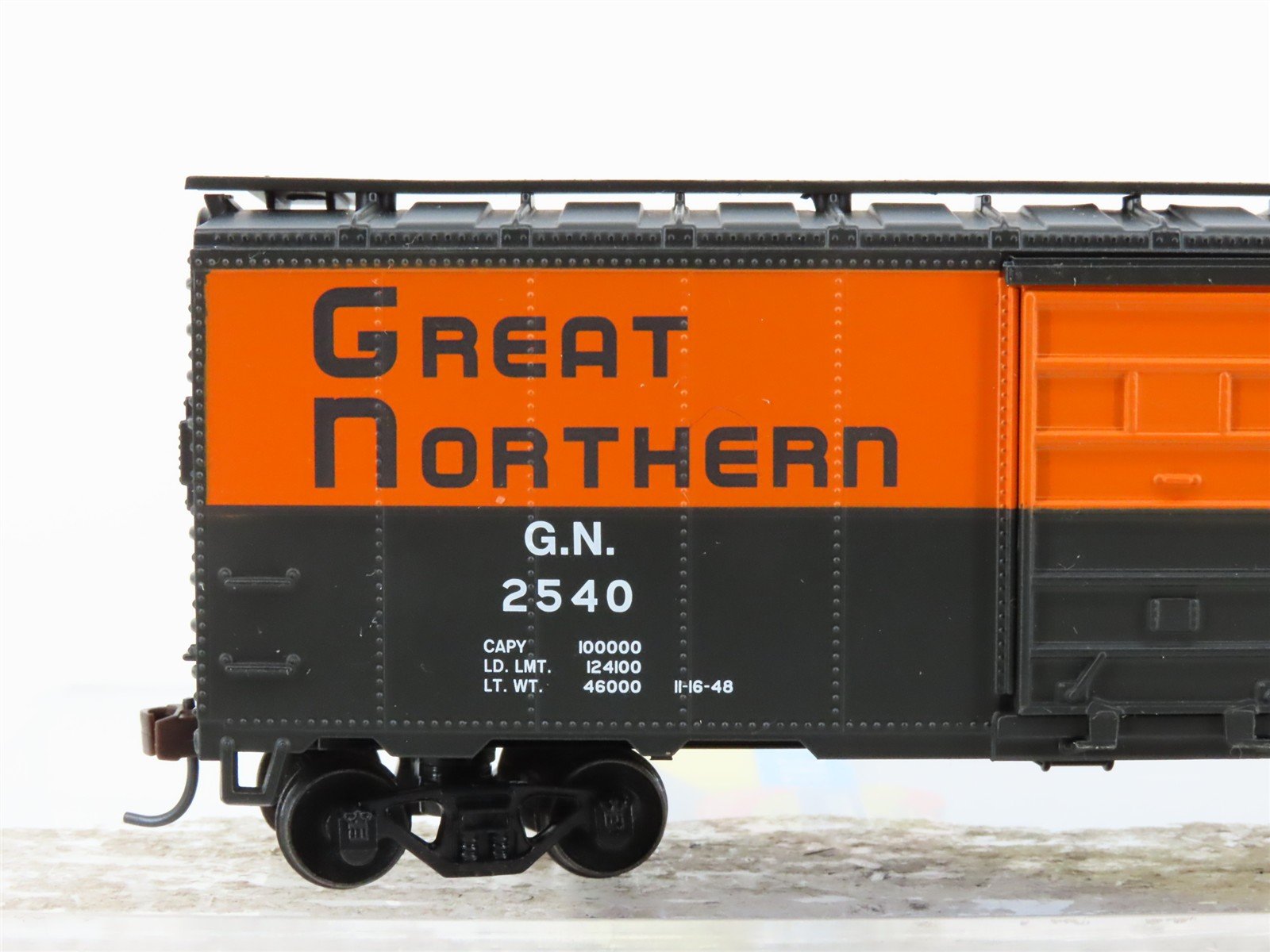 HO Scale Athearn 7001 GN Great Northern 40' Single Door Steel Box Car #2540