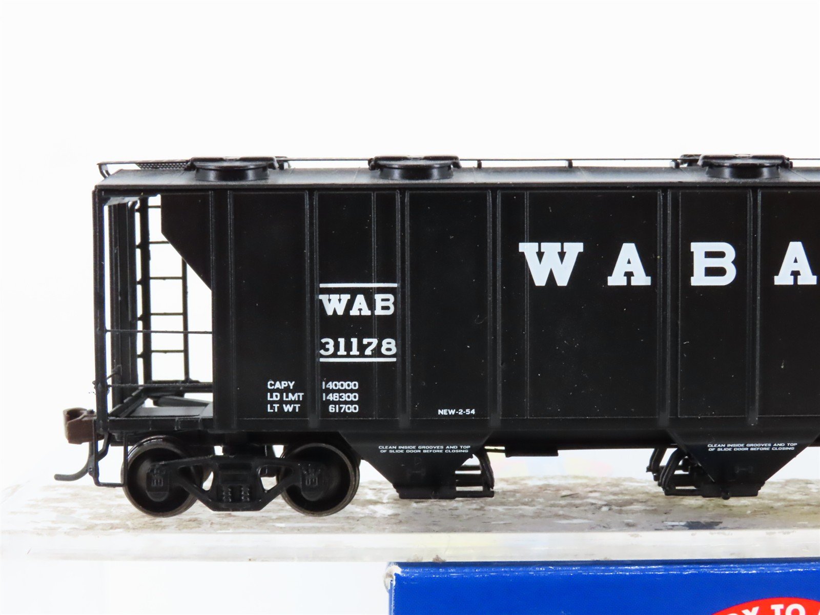 HO Scale Athearn 93753 WAB Wabash 3-Bay PS 2893 Covered Hopper #31178