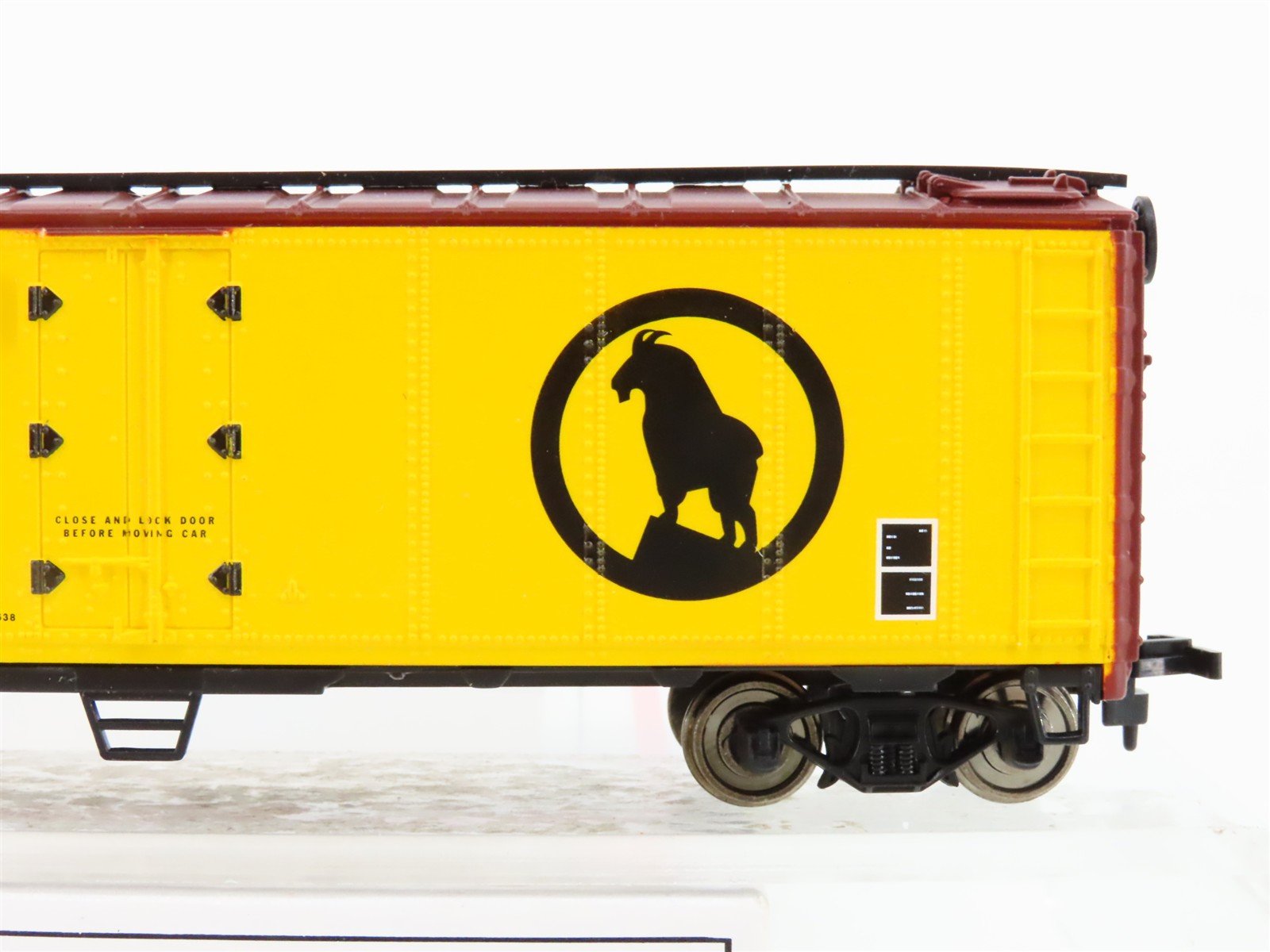 HO Scale Model Power 8263 WFEX / GN Western Fruit Express 40' Steel Reefer #8058