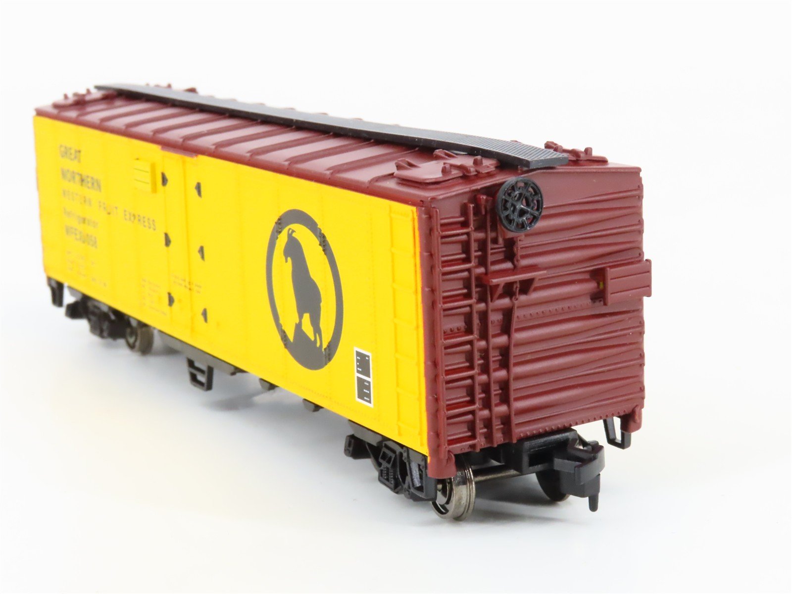 HO Scale Model Power 8263 WFEX / GN Western Fruit Express 40' Steel Reefer #8058