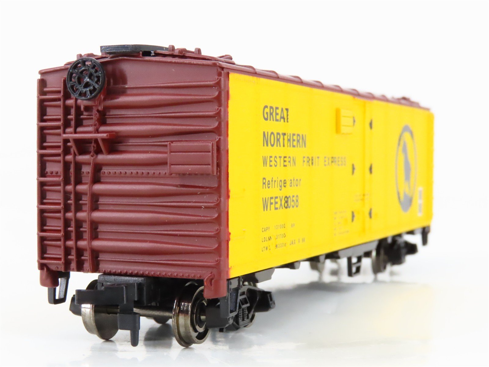 HO Scale Model Power 8263 WFEX / GN Western Fruit Express 40' Steel Reefer #8058
