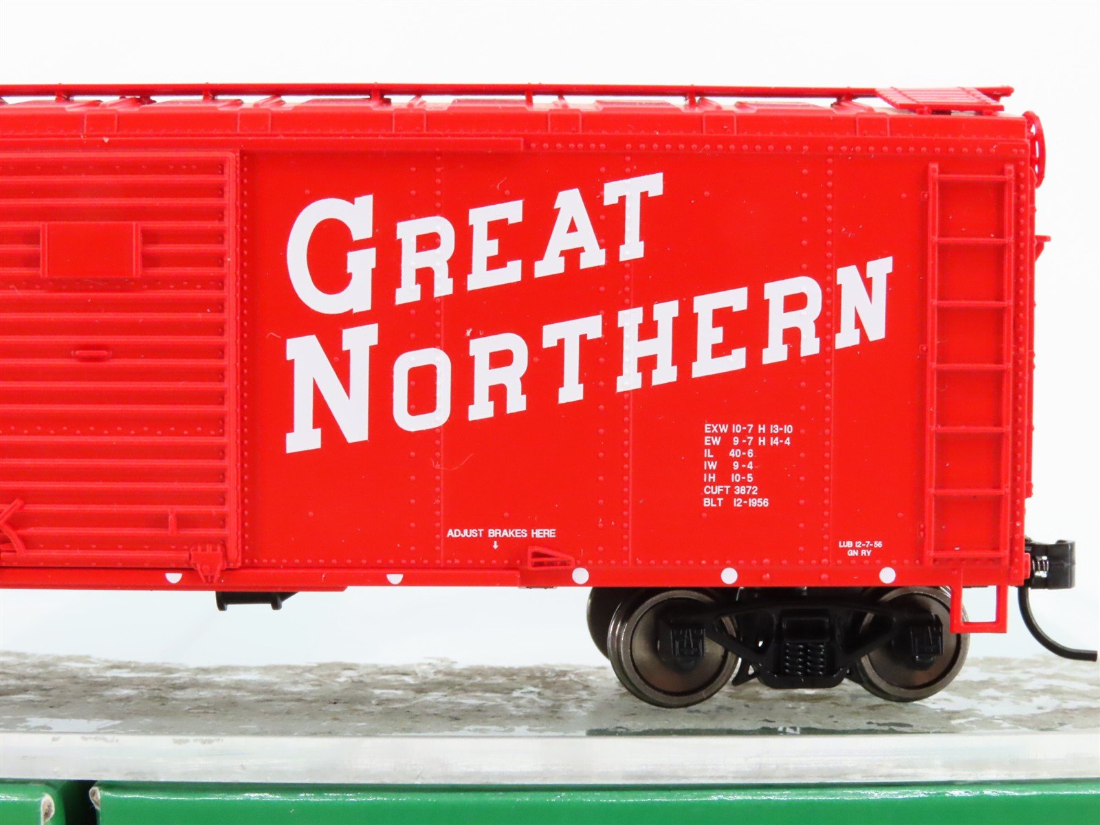 LOT of 2 HO Scale Bowser GN Great Northern Red 40' Box Cars - 1 Car Weathered