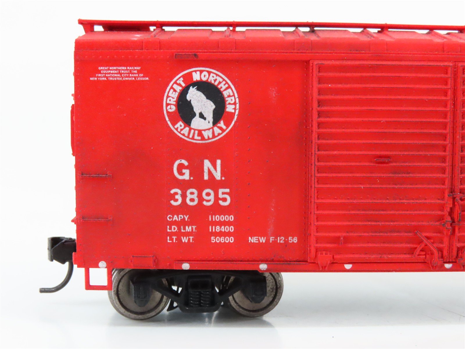 LOT of 2 HO Scale Bowser GN Great Northern Red 40' Box Cars - 1 Car Weathered