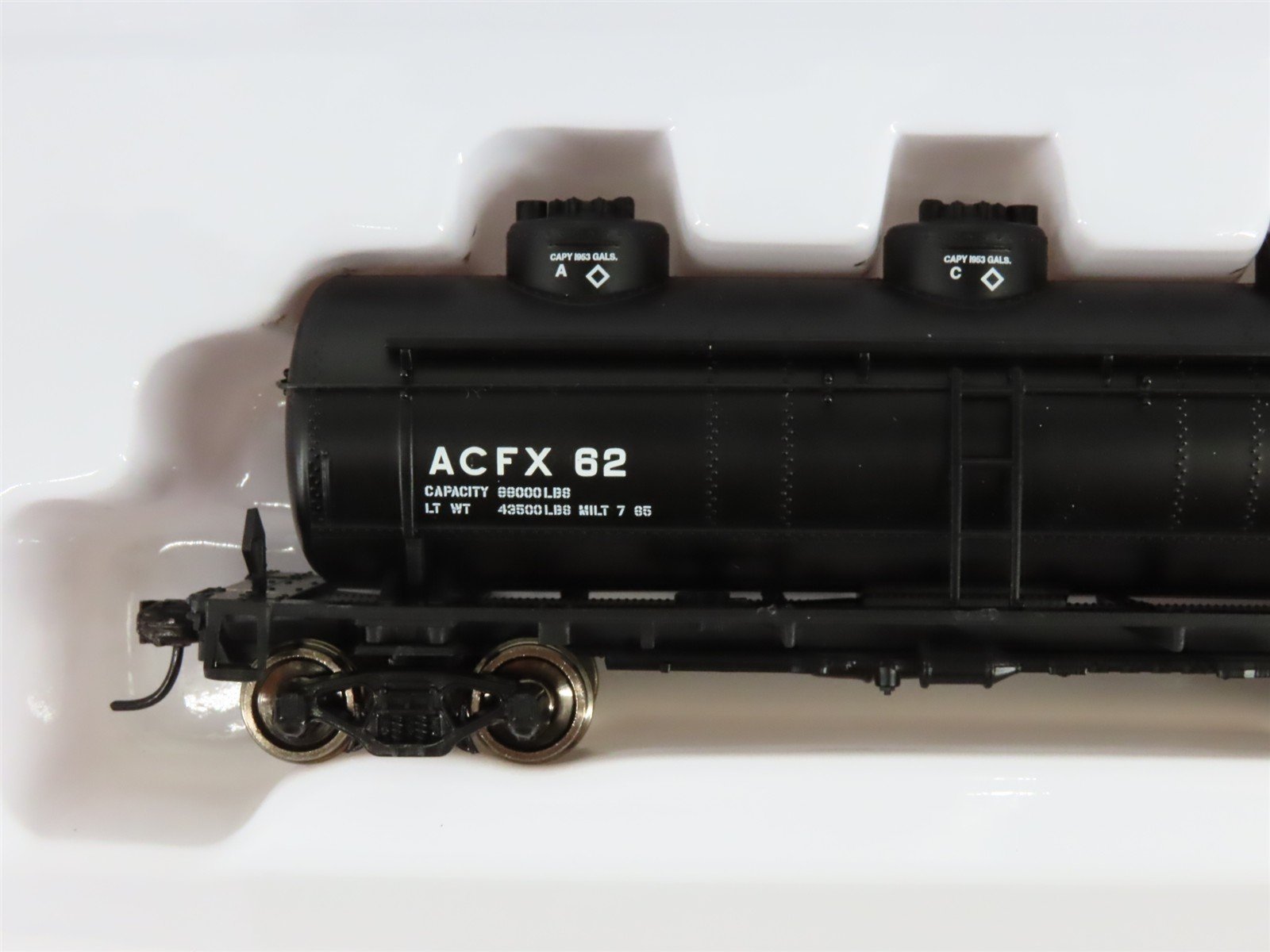 LOT of 2 HO Scale Walthers Mainline GATX & ACFX 36' 3-Dome Tank Cars