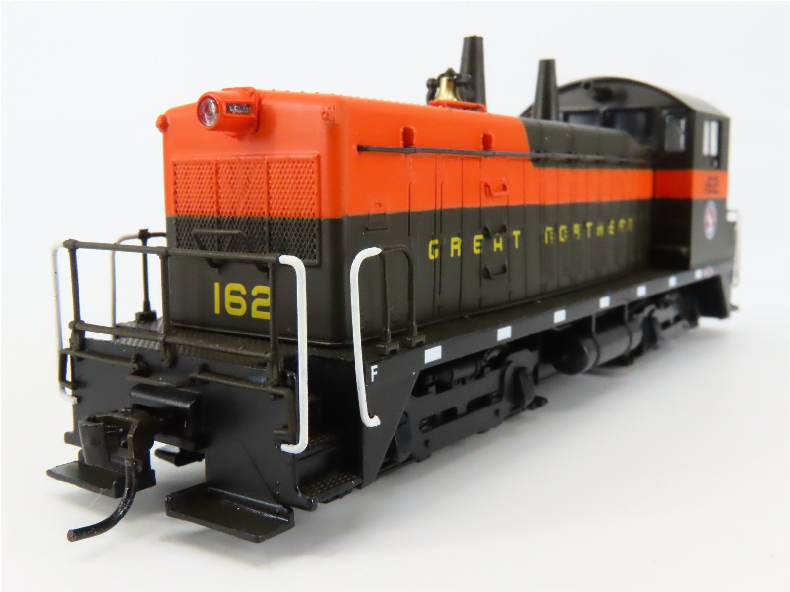 HO Broadway Limited BLI 2112 GN Great Northern EMD NW2 Diesel #16 - Paragon2