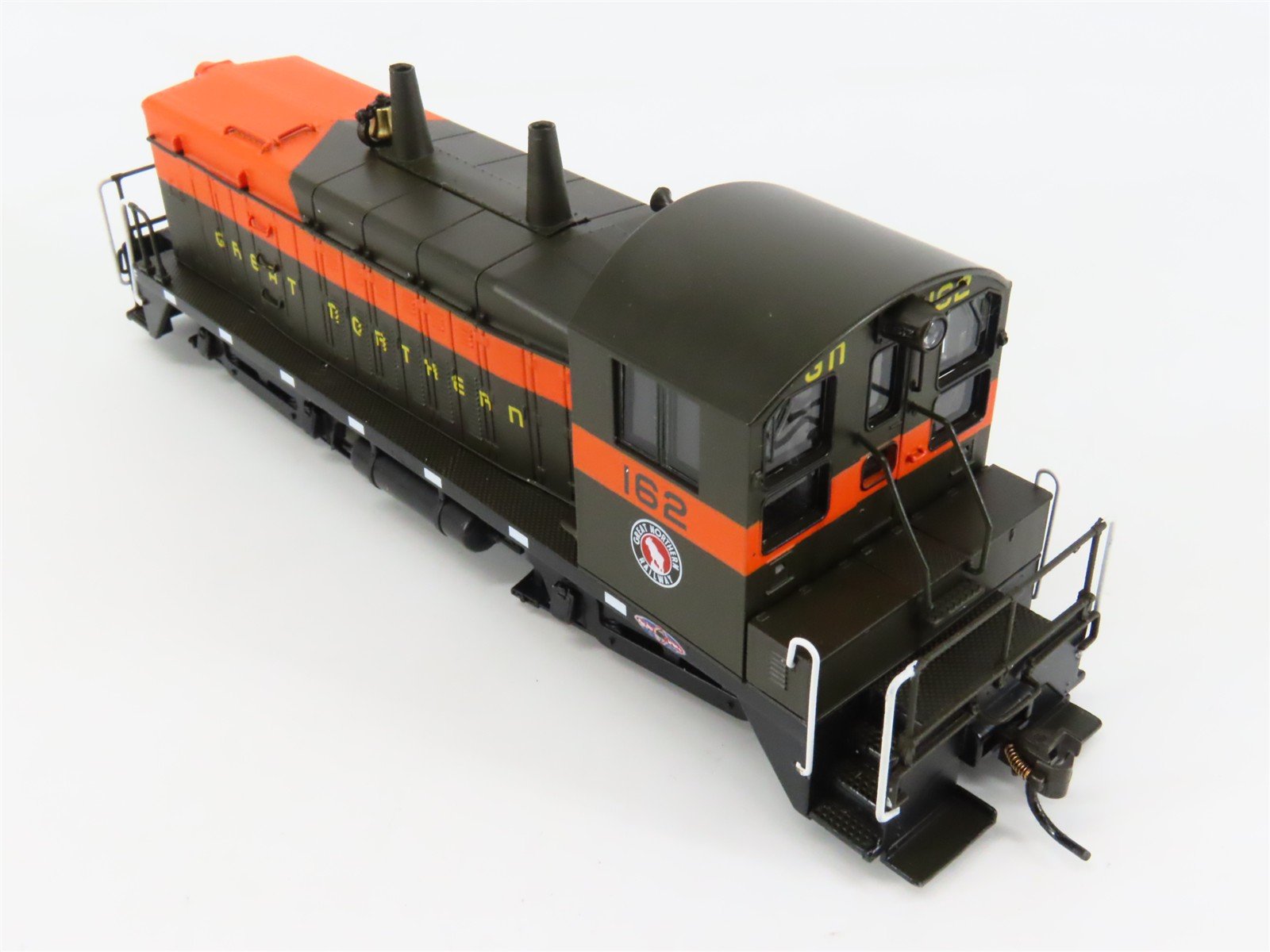 HO Broadway Limited BLI 2112 GN Great Northern EMD NW2 Diesel #16 - Paragon2