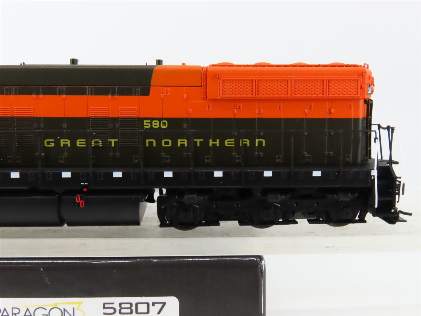 HO Broadway Limited BLI 5807 GN Great Northern EMD SD9 Diesel #580 - Paragon3