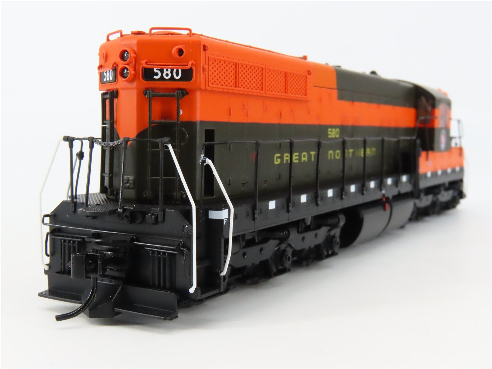 HO Broadway Limited BLI 5807 GN Great Northern EMD SD9 Diesel #580 - Paragon3