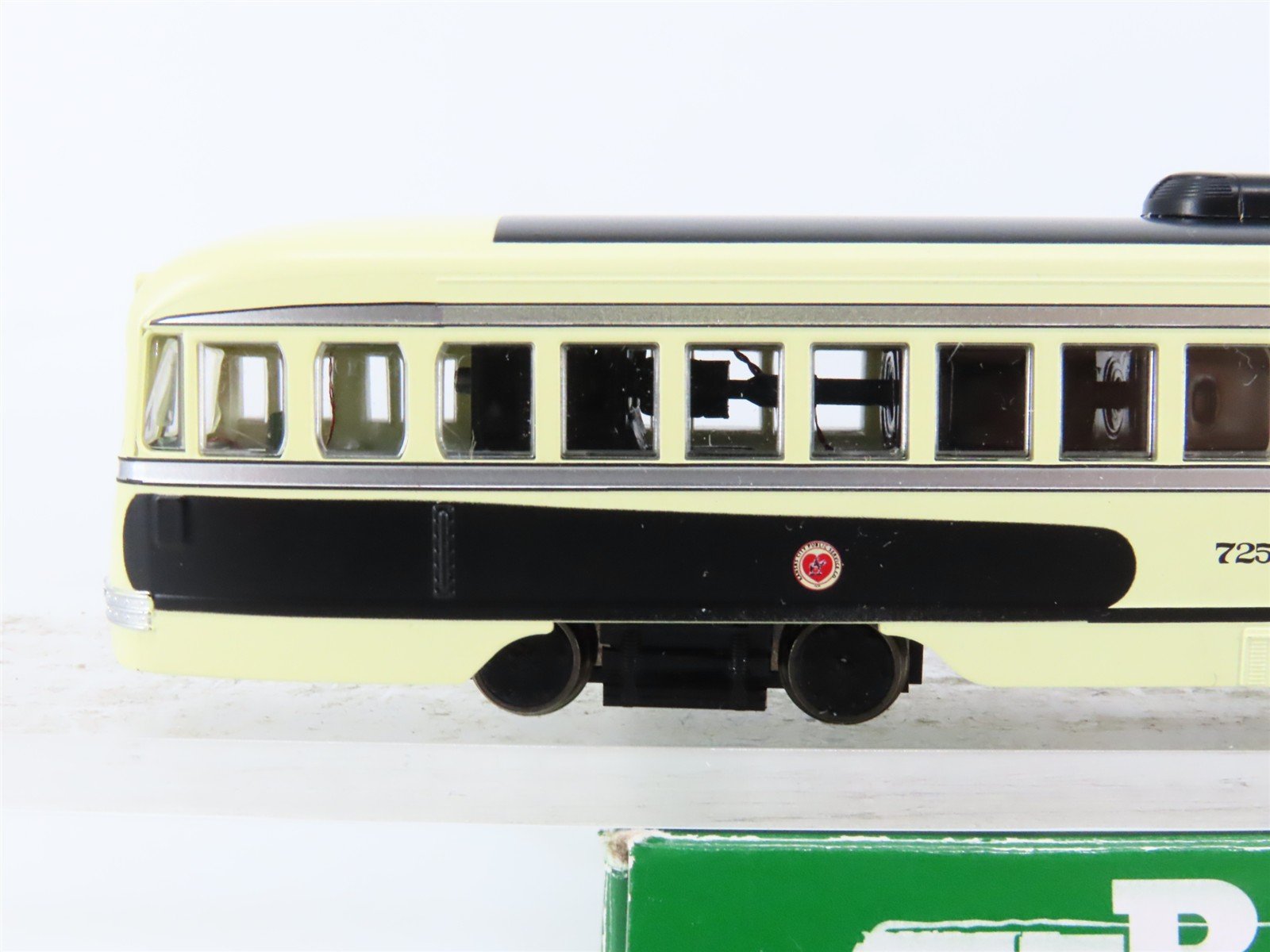 HO Scale Bowser 12920 Kansas City PCC Electric Streetcar #725 w/ DCC & Sound
