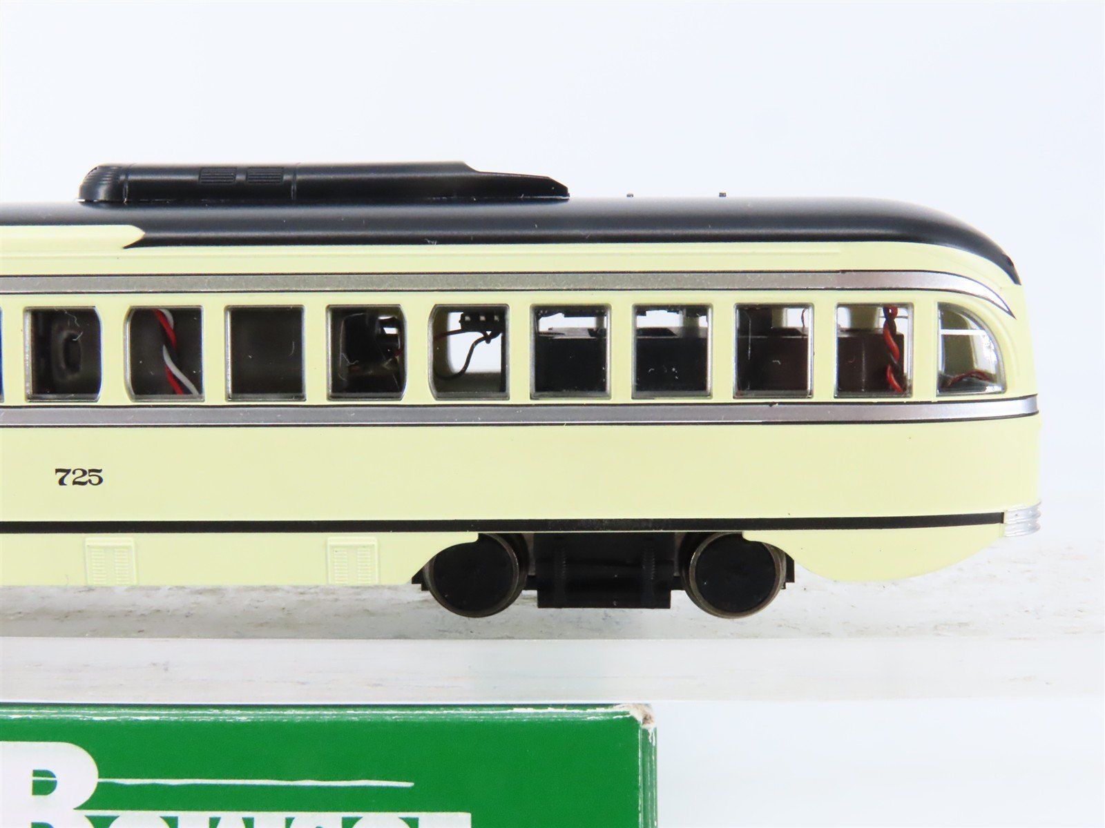 HO Scale Bowser 12920 Kansas City PCC Electric Streetcar #725 w/ DCC & Sound