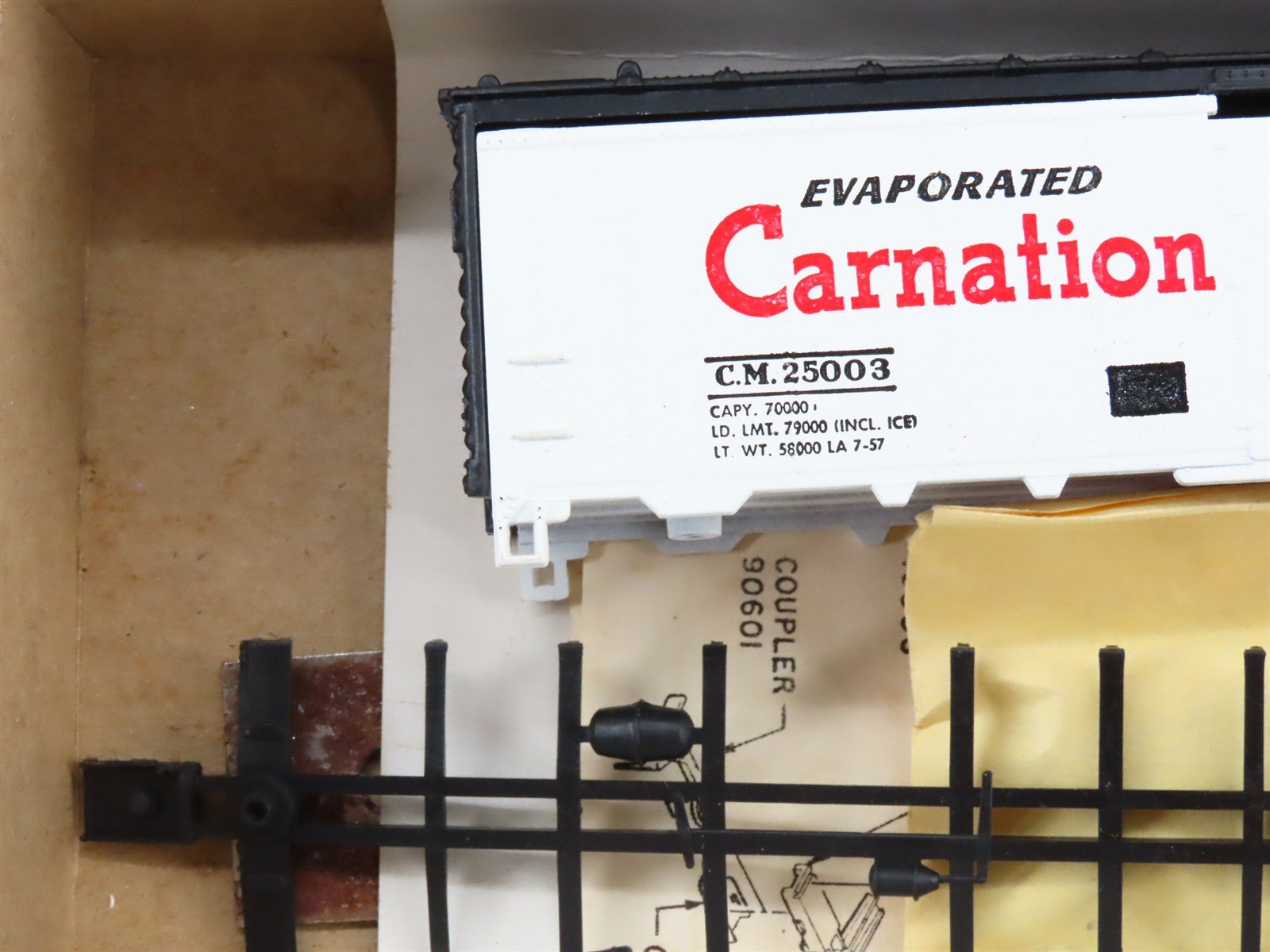 HO Scale Athearn Kit 1602 CM Carnation Evaporated Milk 40' Steel Reefer #25003