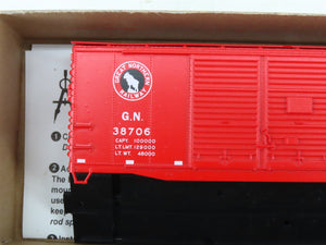 LOT of 2 HO Accurail Kits GN Great Northern 40' Box Car & 2-Bay Covered Hopper