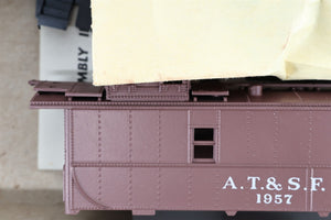 LOT of 6 HO Athearn Kits ATSF Santa Fe Reefer, Tank Cars, Stock Car & Cabooses