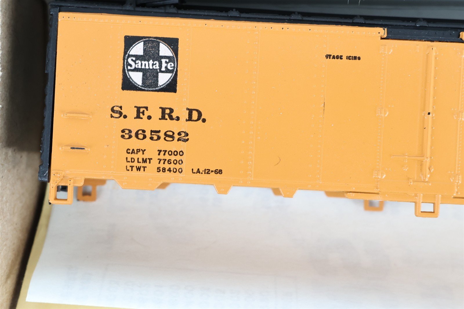 LOT of 6 HO Athearn Kits ATSF Santa Fe Reefer, Tank Cars, Stock Car & Cabooses