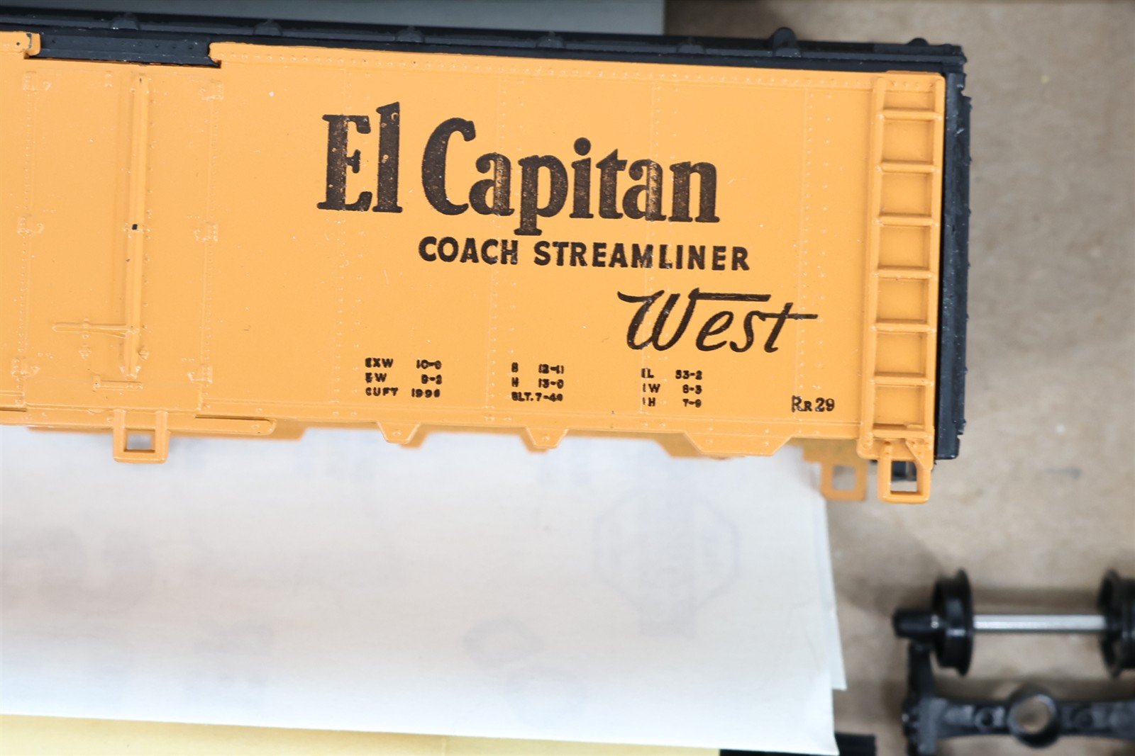LOT of 6 HO Athearn Kits ATSF Santa Fe Reefer, Tank Cars, Stock Car & Cabooses