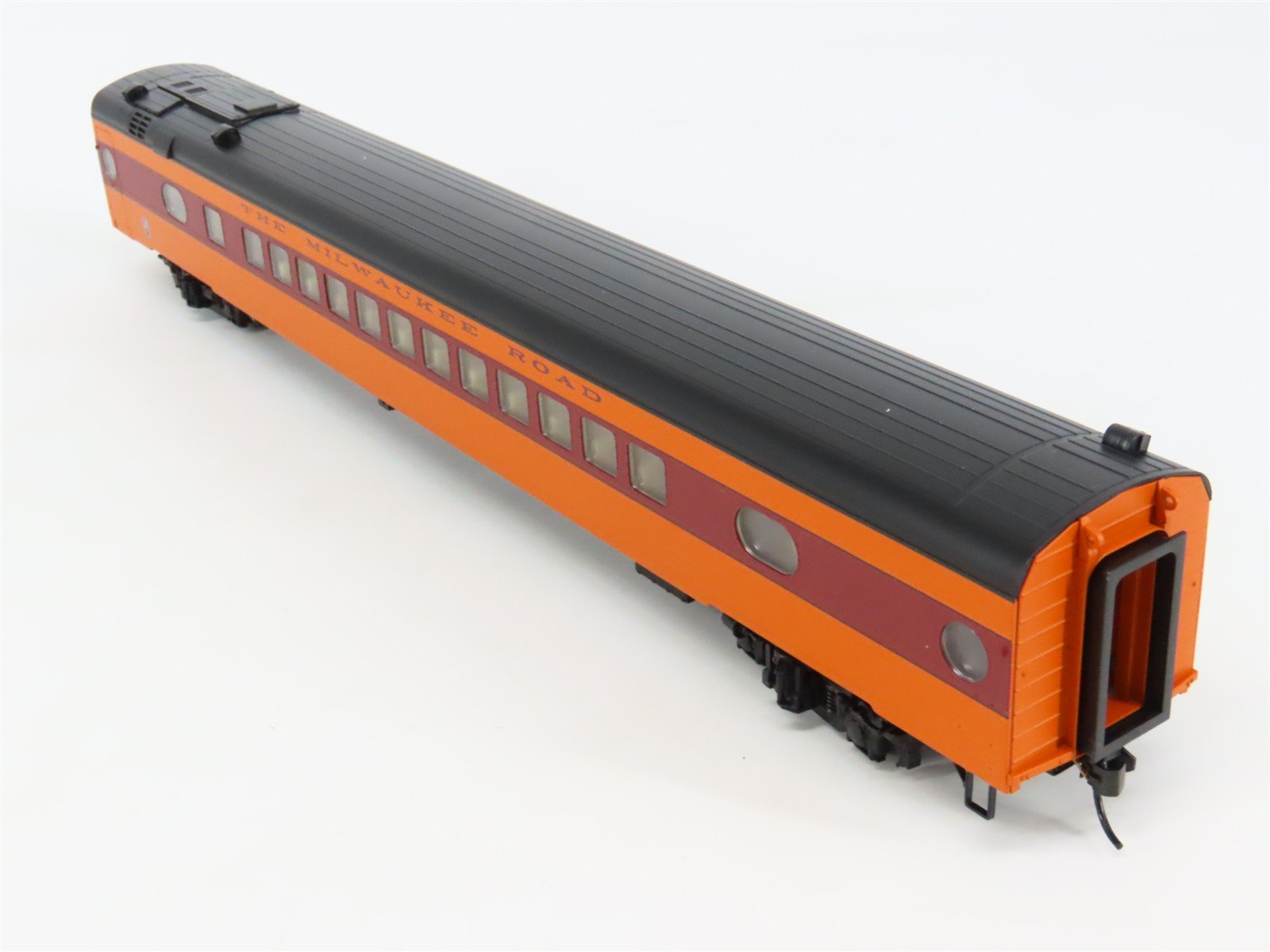 HO Walthers 932-9200 MILW 1955 Twin Cities Hiawatha 52-Seat Coach Passenger Car