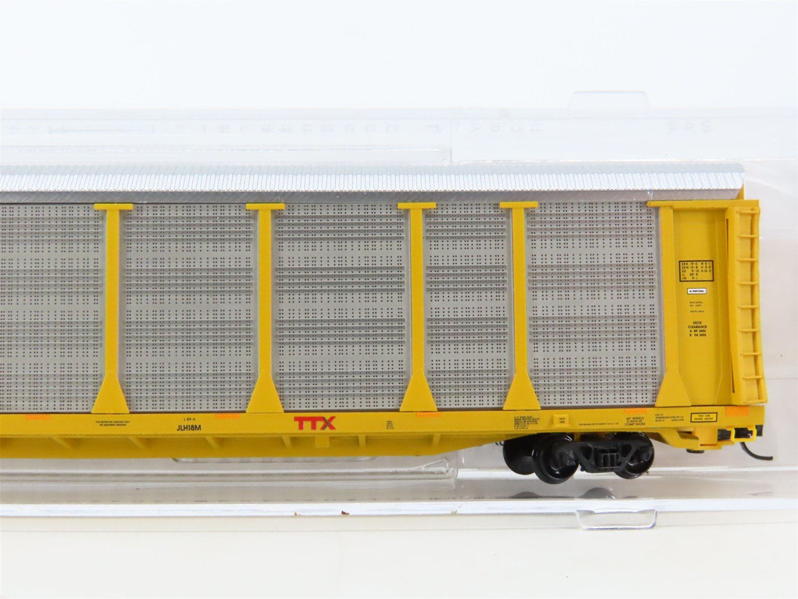 N Micro-Trains MTL 11100382 TTGX / TTX 89' Tri-Level Closed Autorack #711010