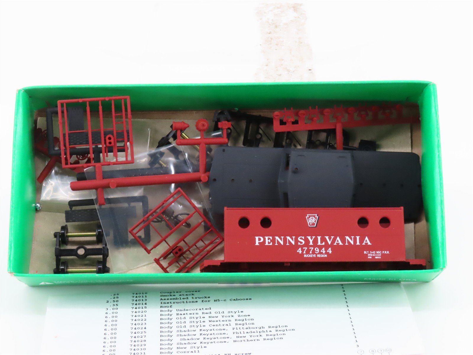 HO Scale Bowser Kit 54012 PRR Pennsylvania Railroad Caboose #477944