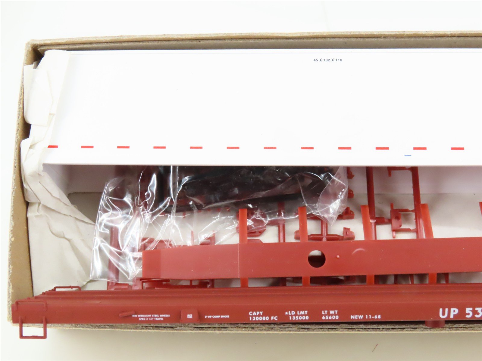 HO Scale Accurail Kit 9113 UP Union Pacific 89' Flat Car #53690 w/ Trailers
