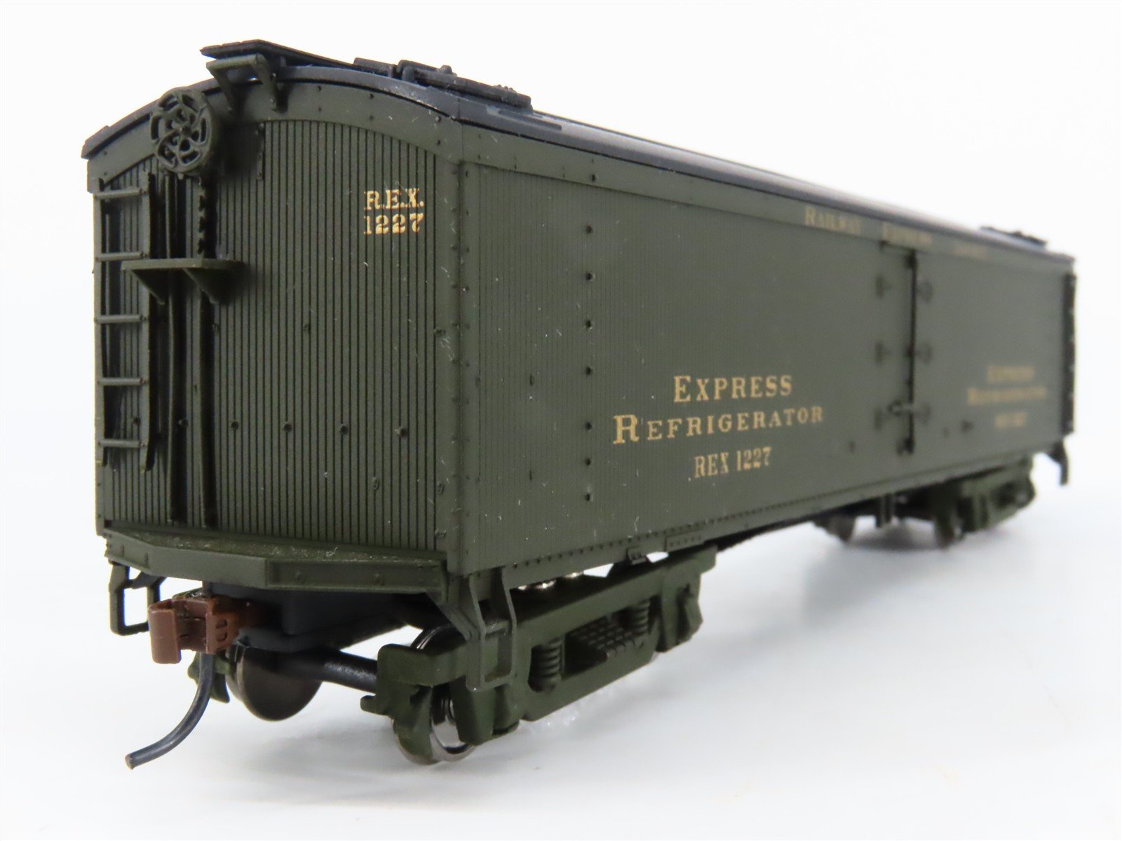 LOT of 2 HO Scale Walthers REX Railway Express Agency Wood Reefers