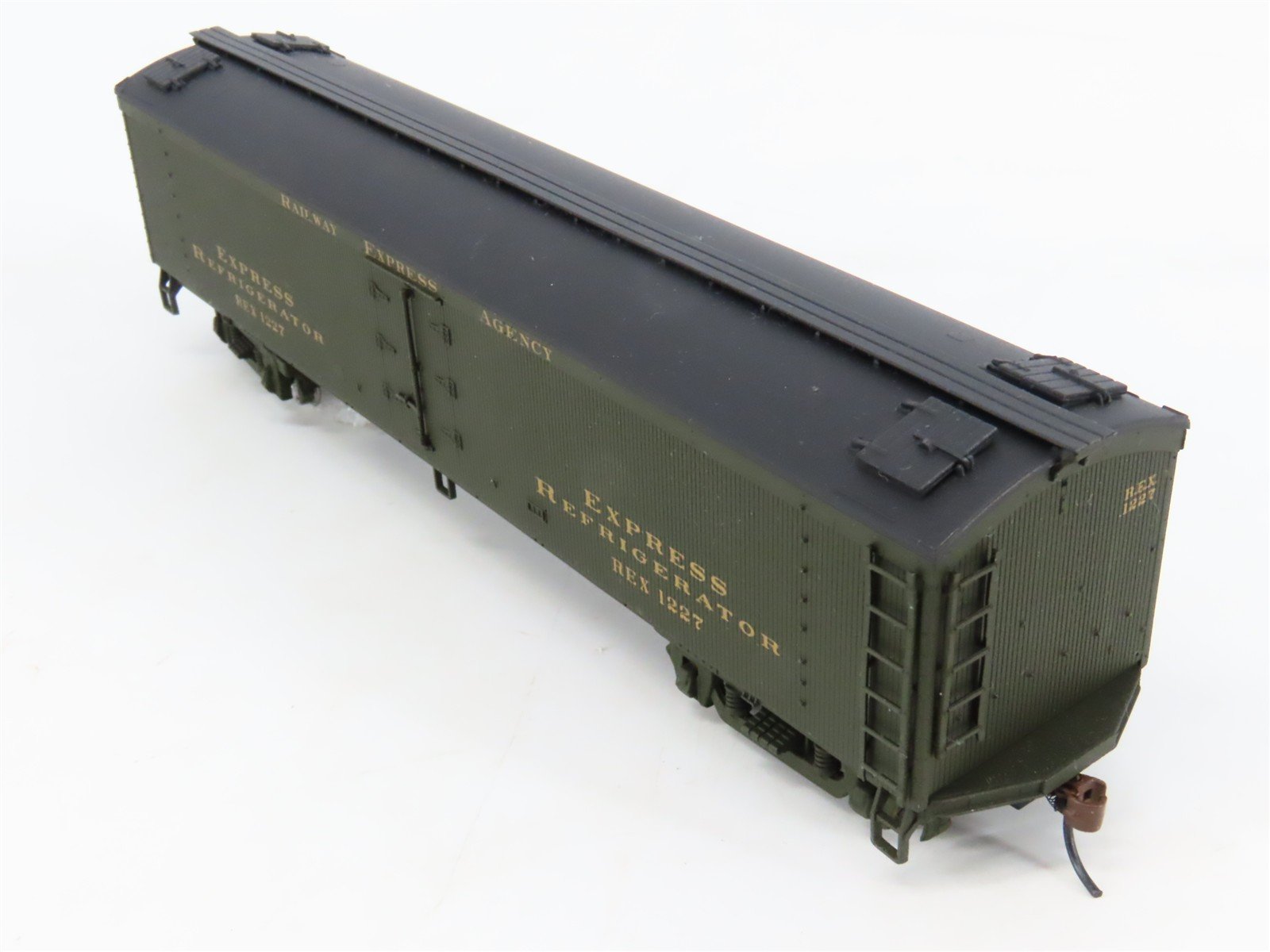 LOT of 2 HO Scale Walthers REX Railway Express Agency Wood Reefers