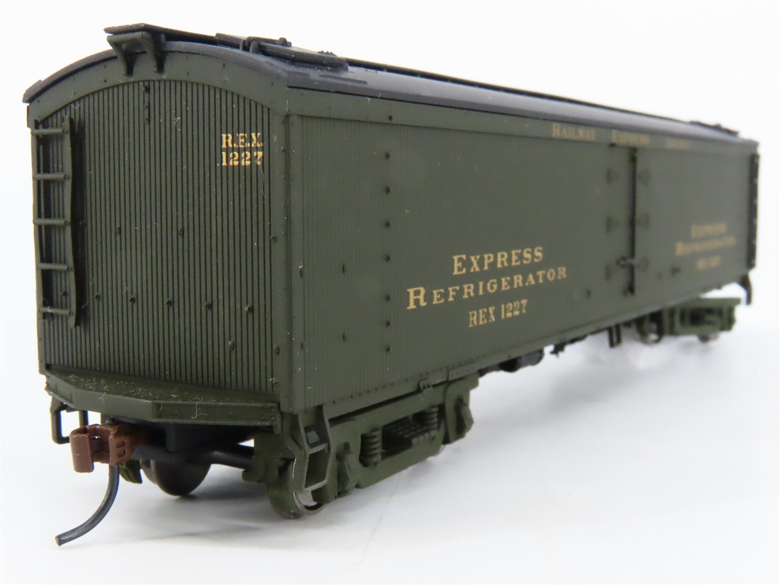 LOT of 2 HO Scale Walthers REX Railway Express Agency Wood Reefers