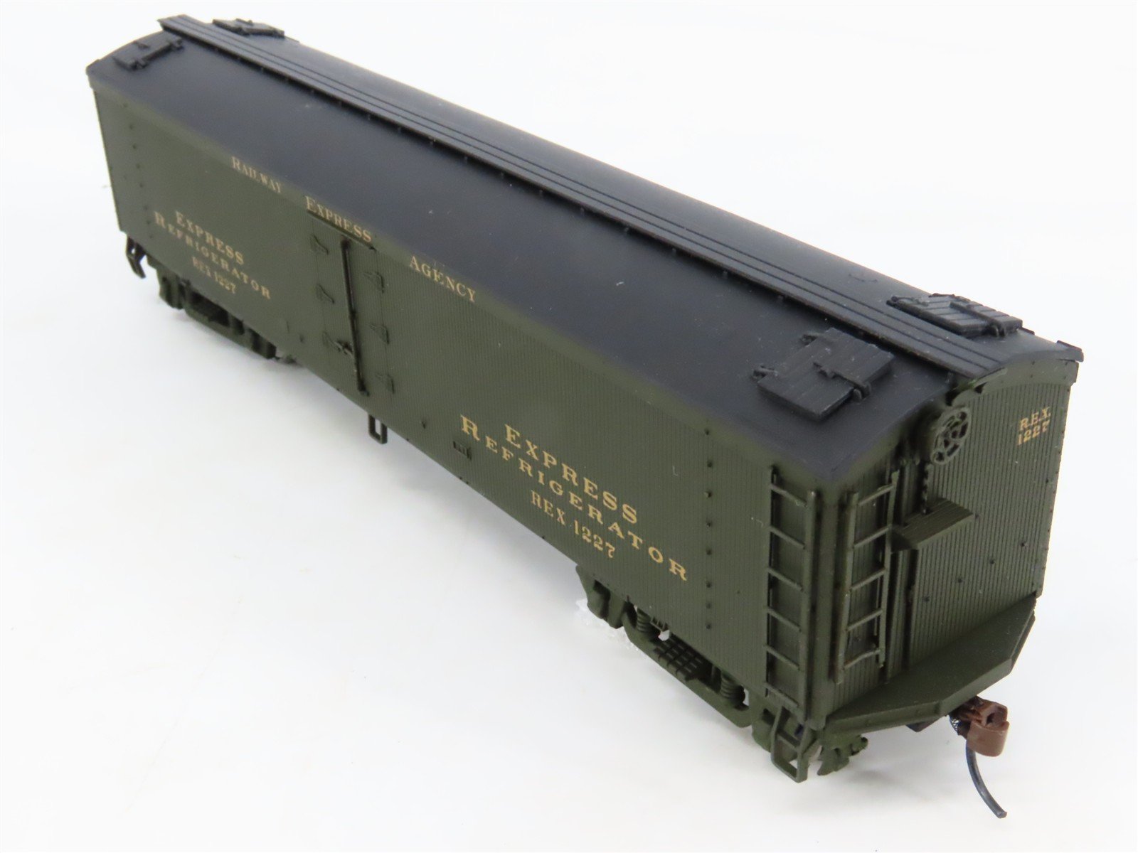 LOT of 2 HO Scale Walthers REX Railway Express Agency Wood Reefers