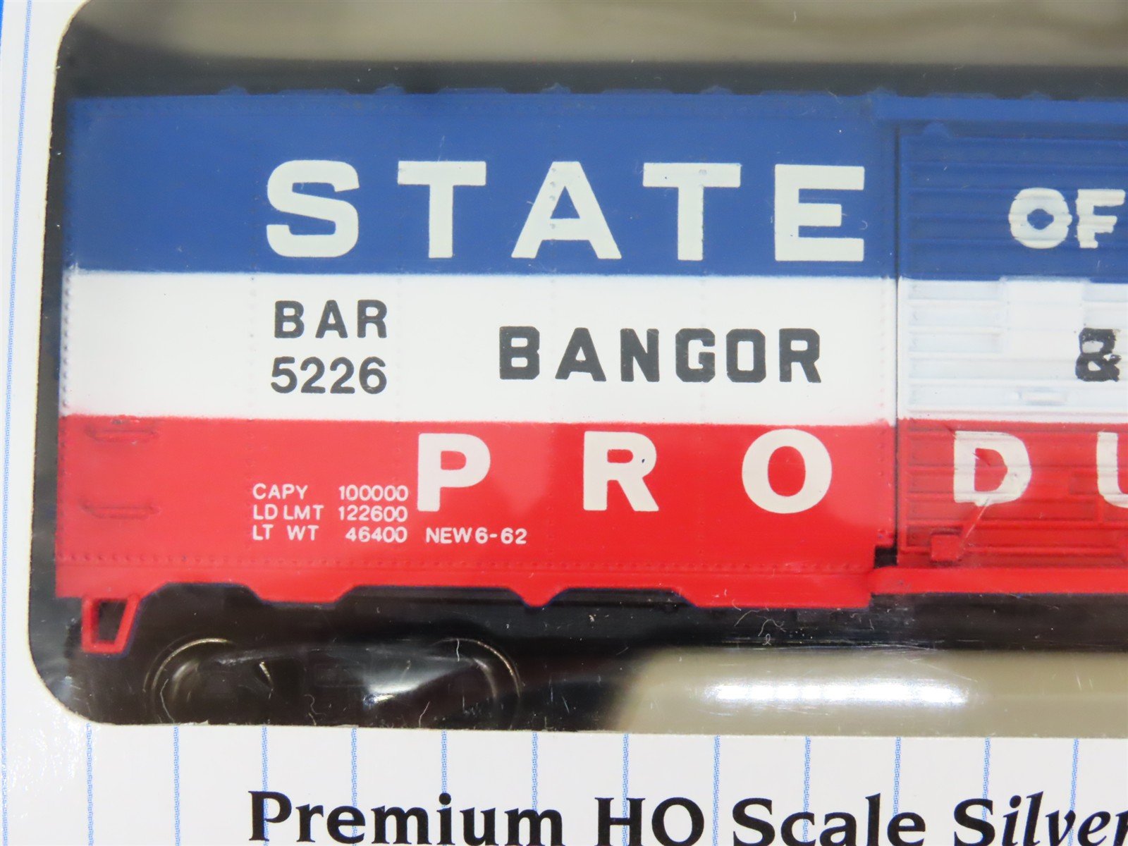 LOT of 2 HO Scale Bachmann Silver Series 17038 BAR State of Maine Box Cars #5226