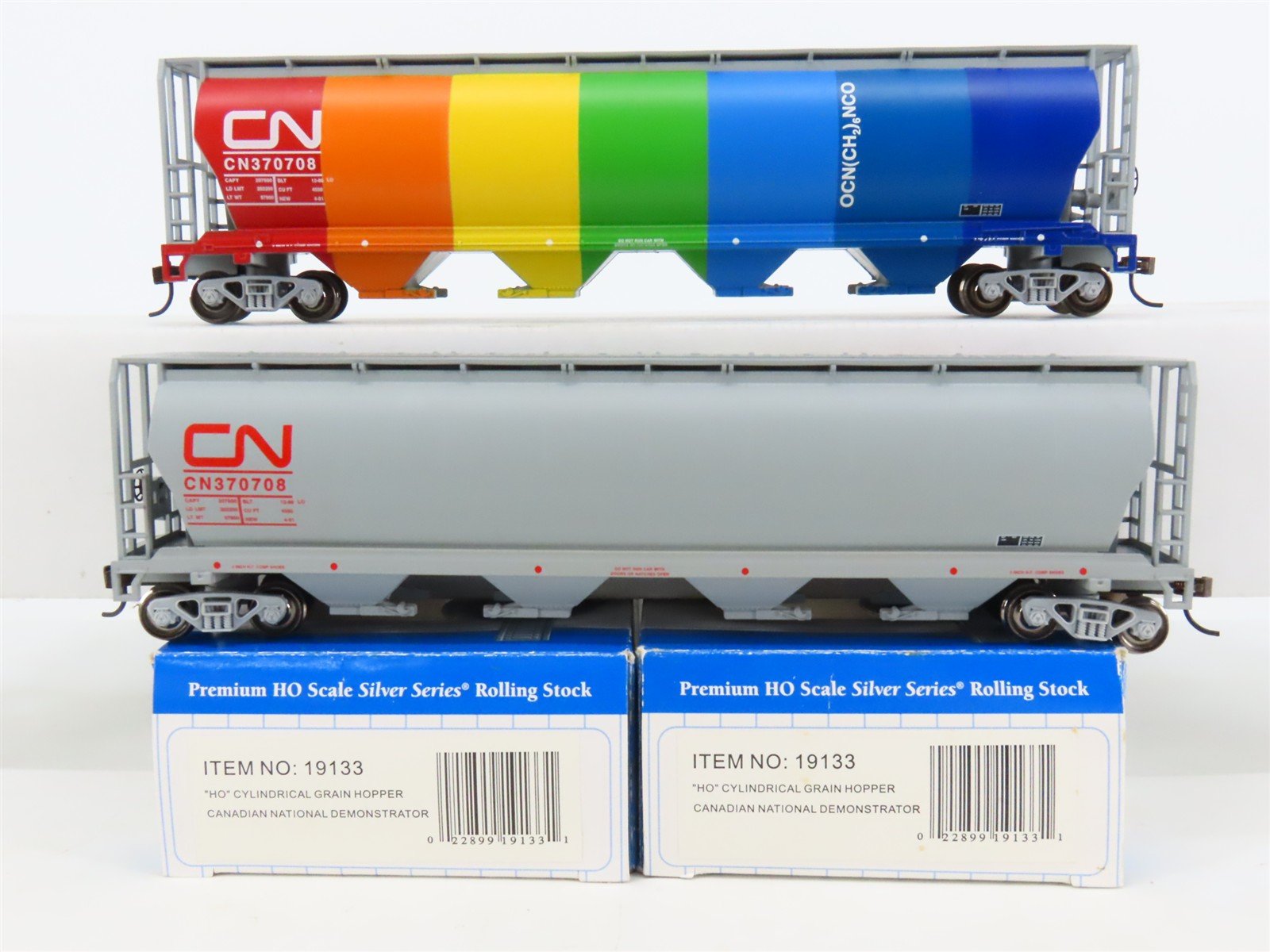 LOT of 2 HO Bachmann Silver Series 19133 CN Canadian National Hoppers #370708