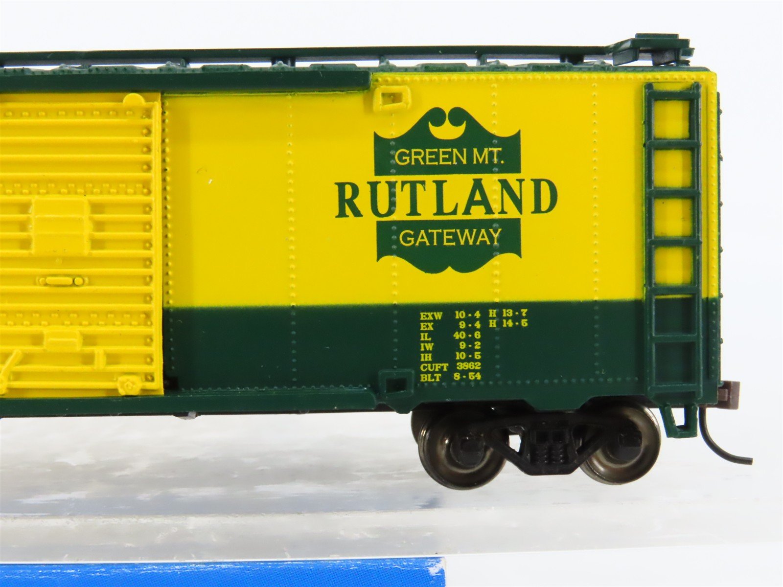 HO Bachmann Silver Series 17029 RUT Rutland Green MT. Gateway 40' Box Car #105