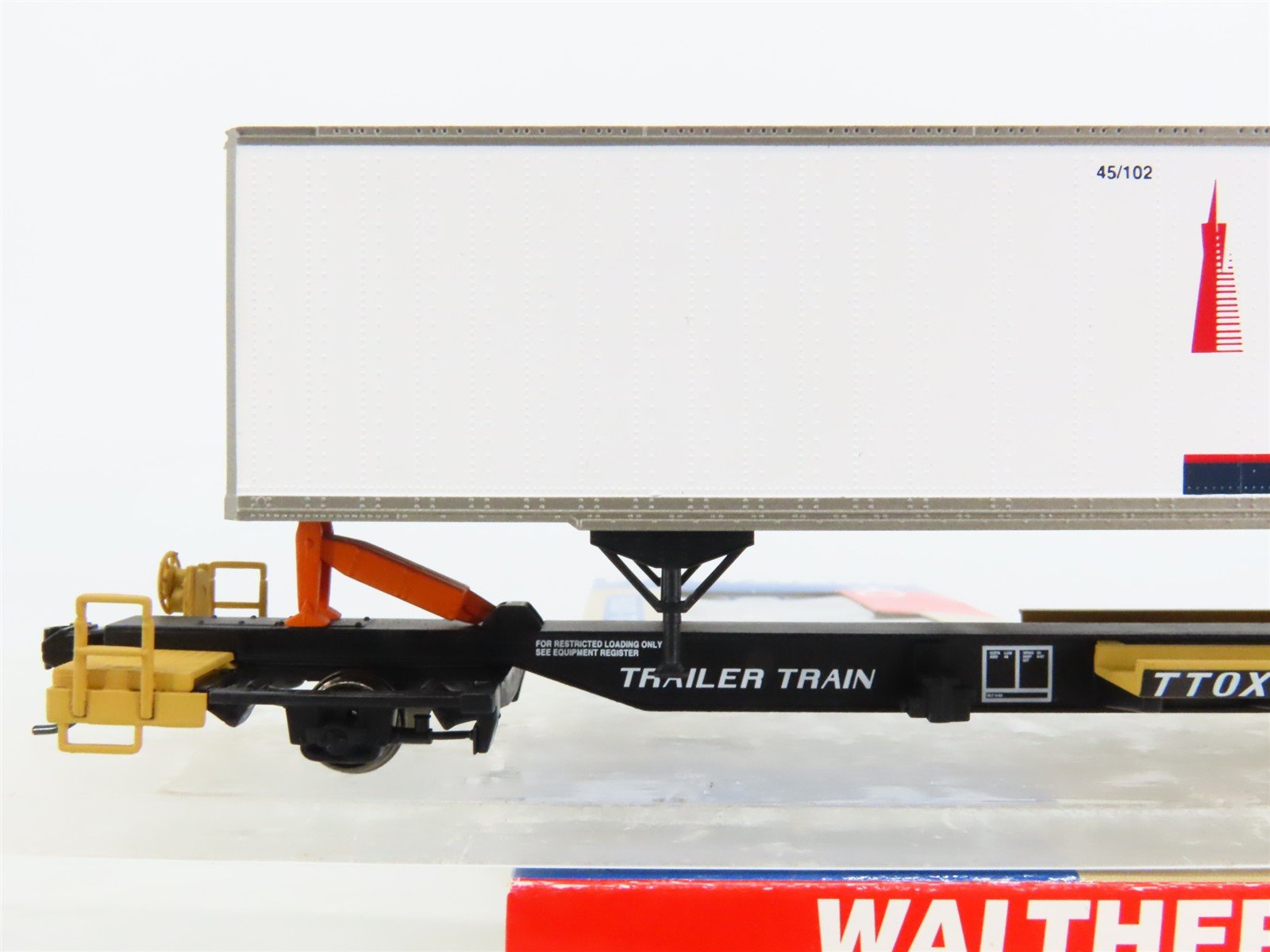 HO Scale Walthers 932-39811 TTOX Trailer Train Front Runner #120021 w/ Trailer