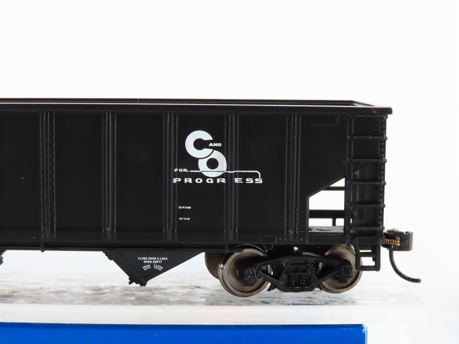 HO Walthers Mainline 910-7402 C&O Chesapeake & Ohio 36' 2-Bay Hopper #326999