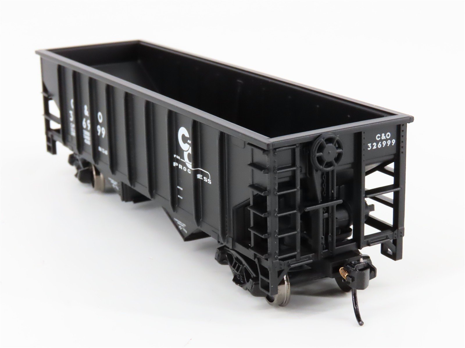 HO Walthers Mainline 910-7402 C&O Chesapeake & Ohio 36' 2-Bay Hopper #326999
