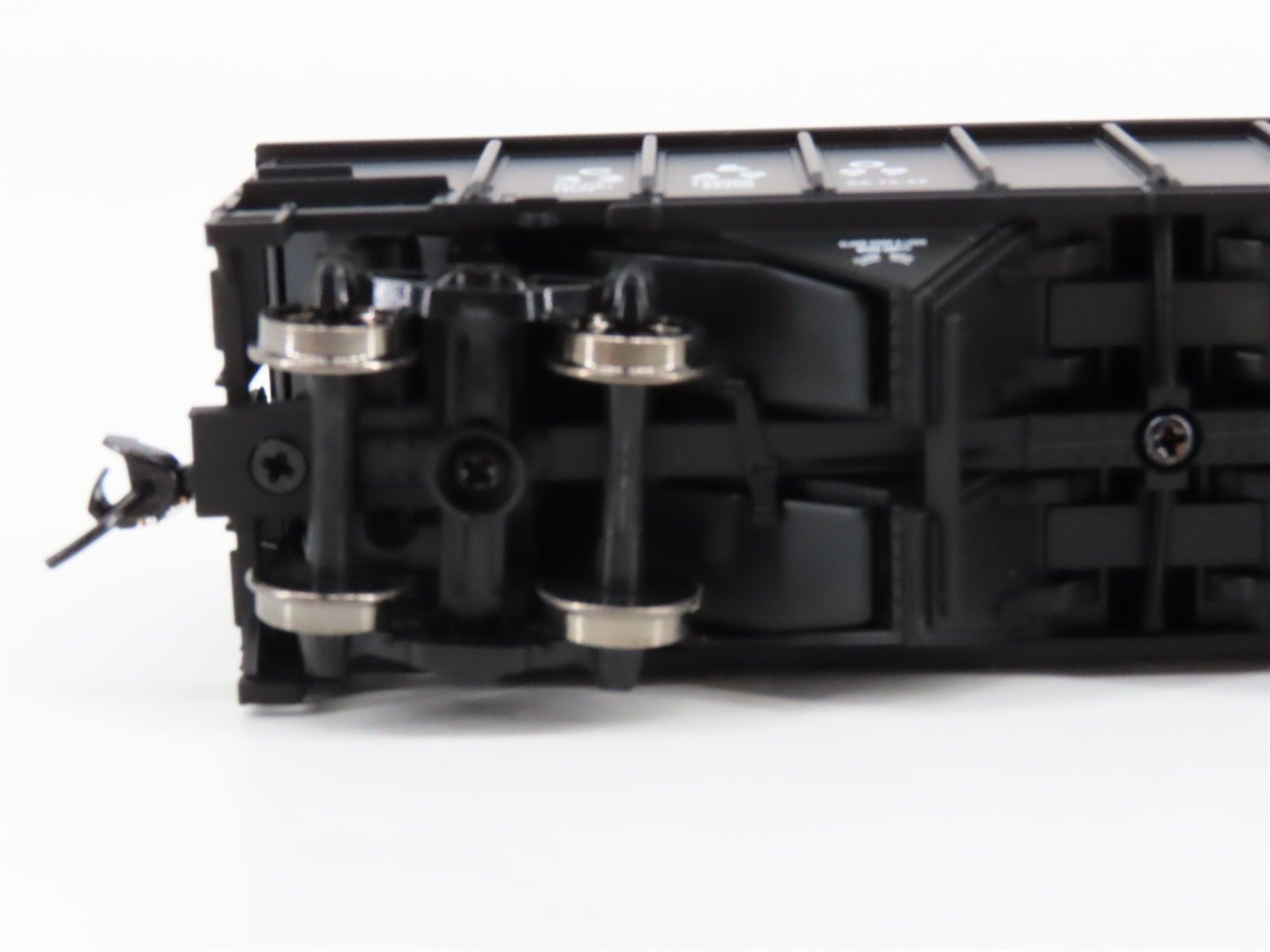 HO Walthers Mainline 910-7402 C&O Chesapeake & Ohio 36' 2-Bay Hopper #326999