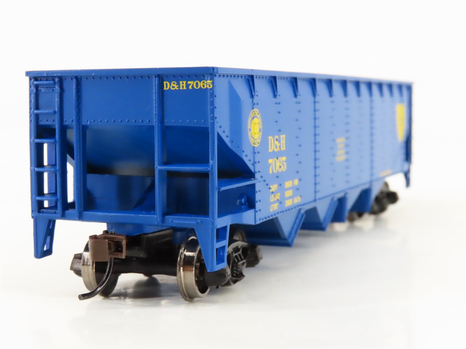 HO Scale Walthers Trainline 931-1420 D&H Delaware & Hudson 4-Bay Hopper #7065