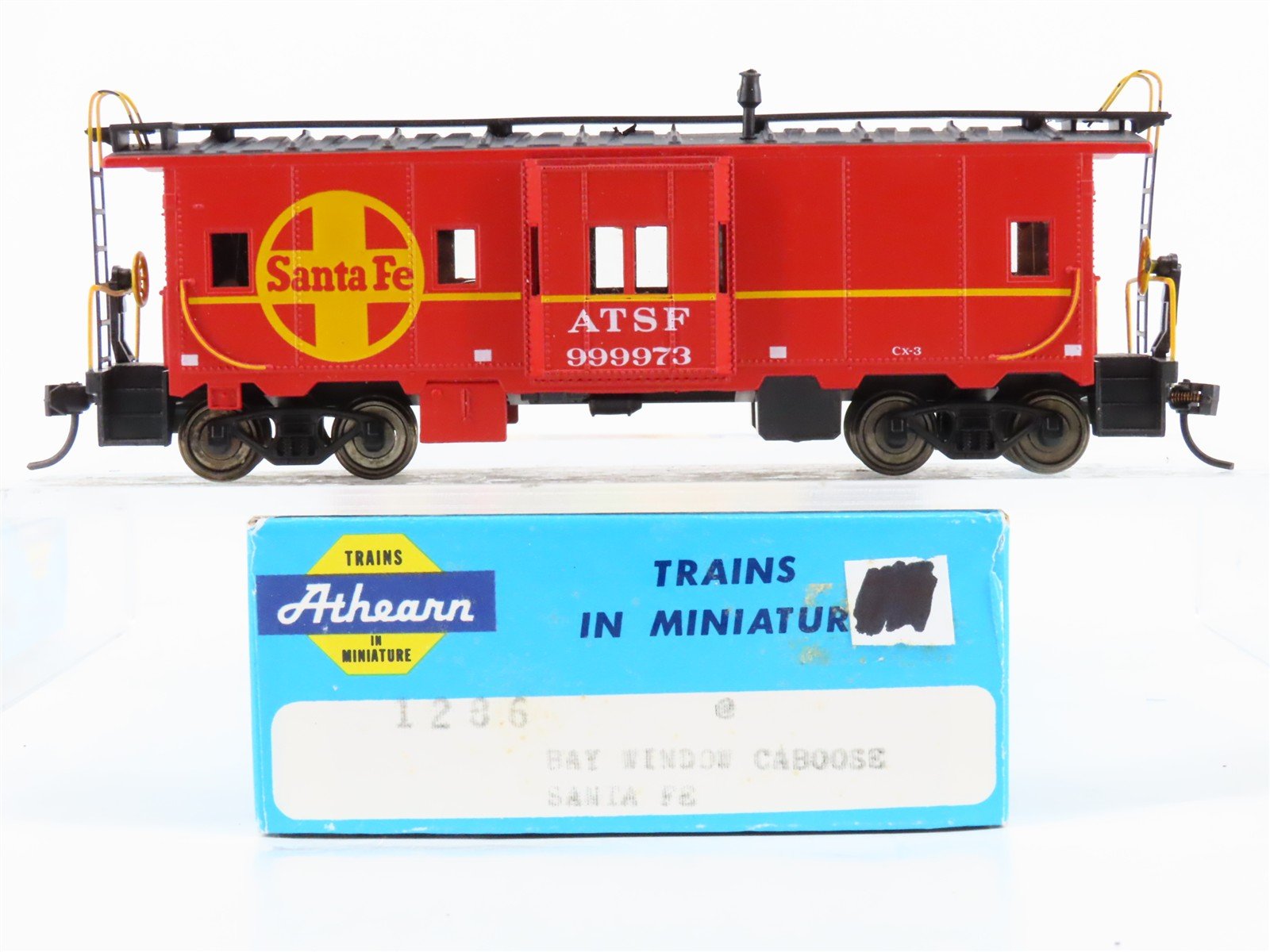 HO Scale Athearn 1286 ATSF Santa Fe Railroad Bay Window Caboose #999973