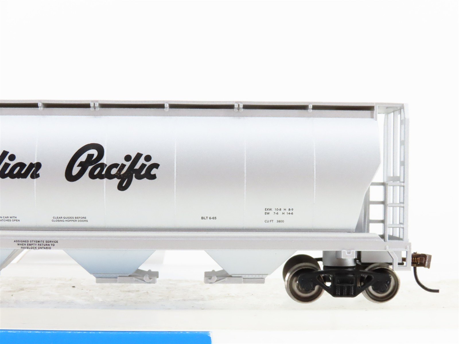 HO Bachmann Silver Series 19142 CP Canadian Pacific 4-Bay Covered Hopper #383176