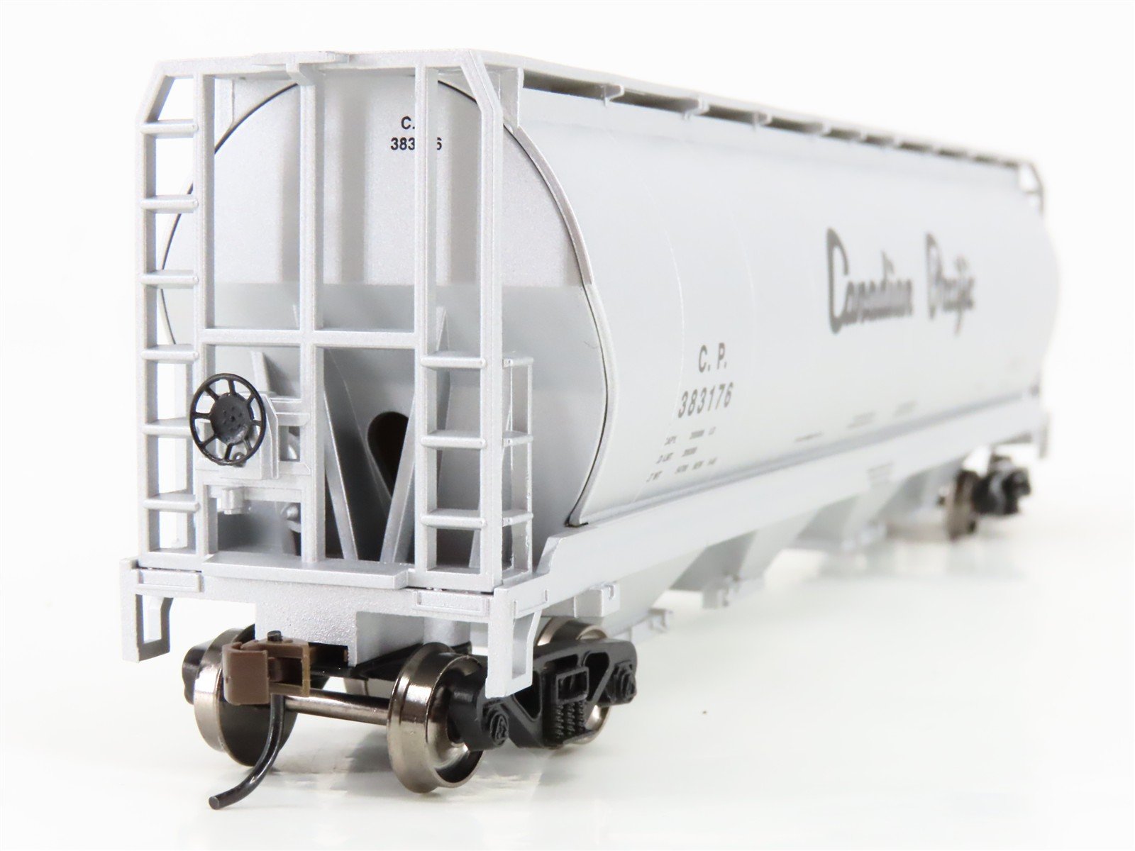 HO Bachmann Silver Series 19142 CP Canadian Pacific 4-Bay Covered Hopper #383176