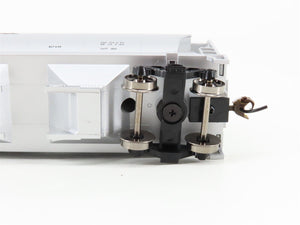 HO Bachmann Silver Series 19142 CP Canadian Pacific 4-Bay Covered Hopper #383176