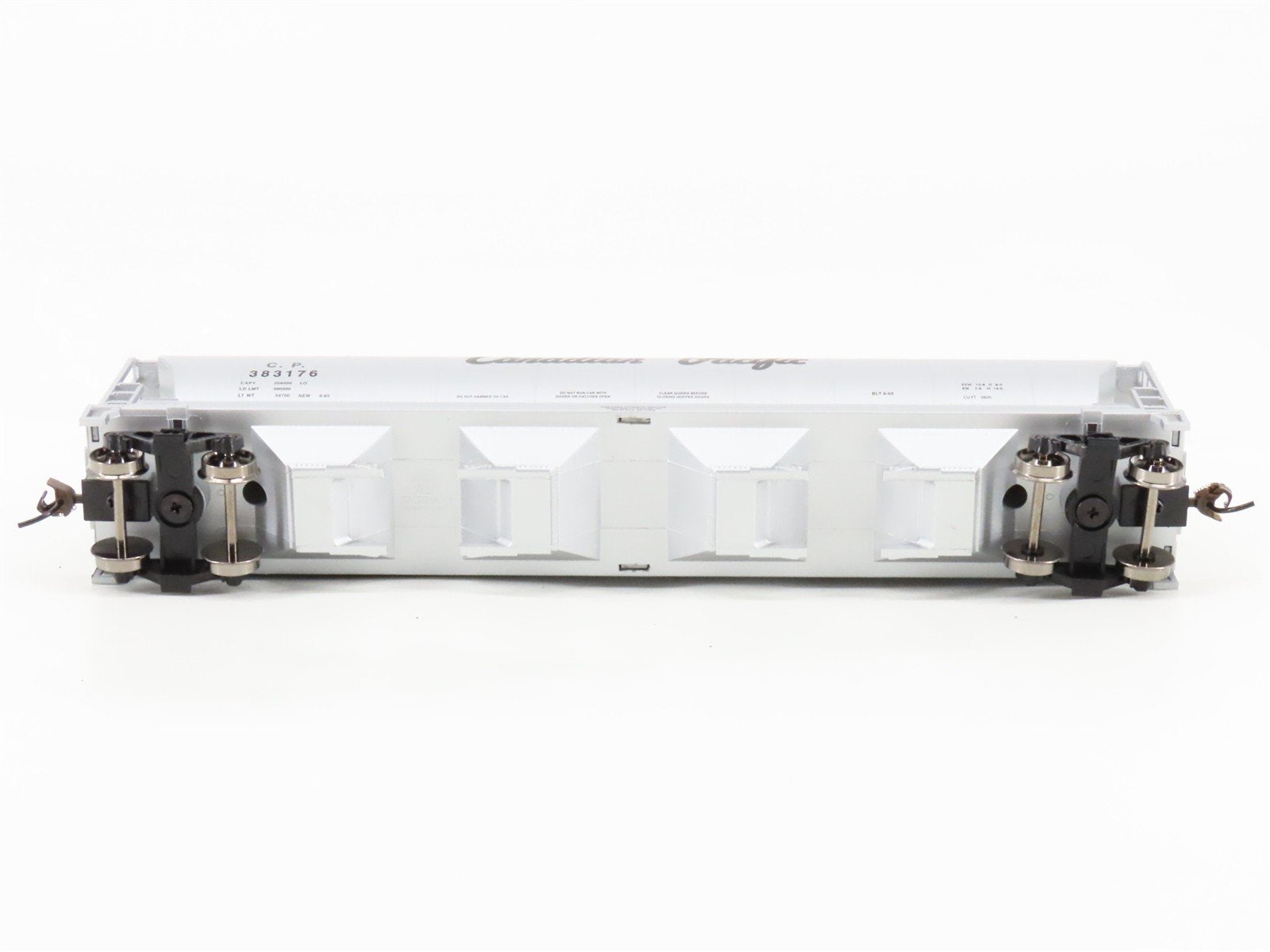 HO Bachmann Silver Series 19142 CP Canadian Pacific 4-Bay Covered Hopper #383176