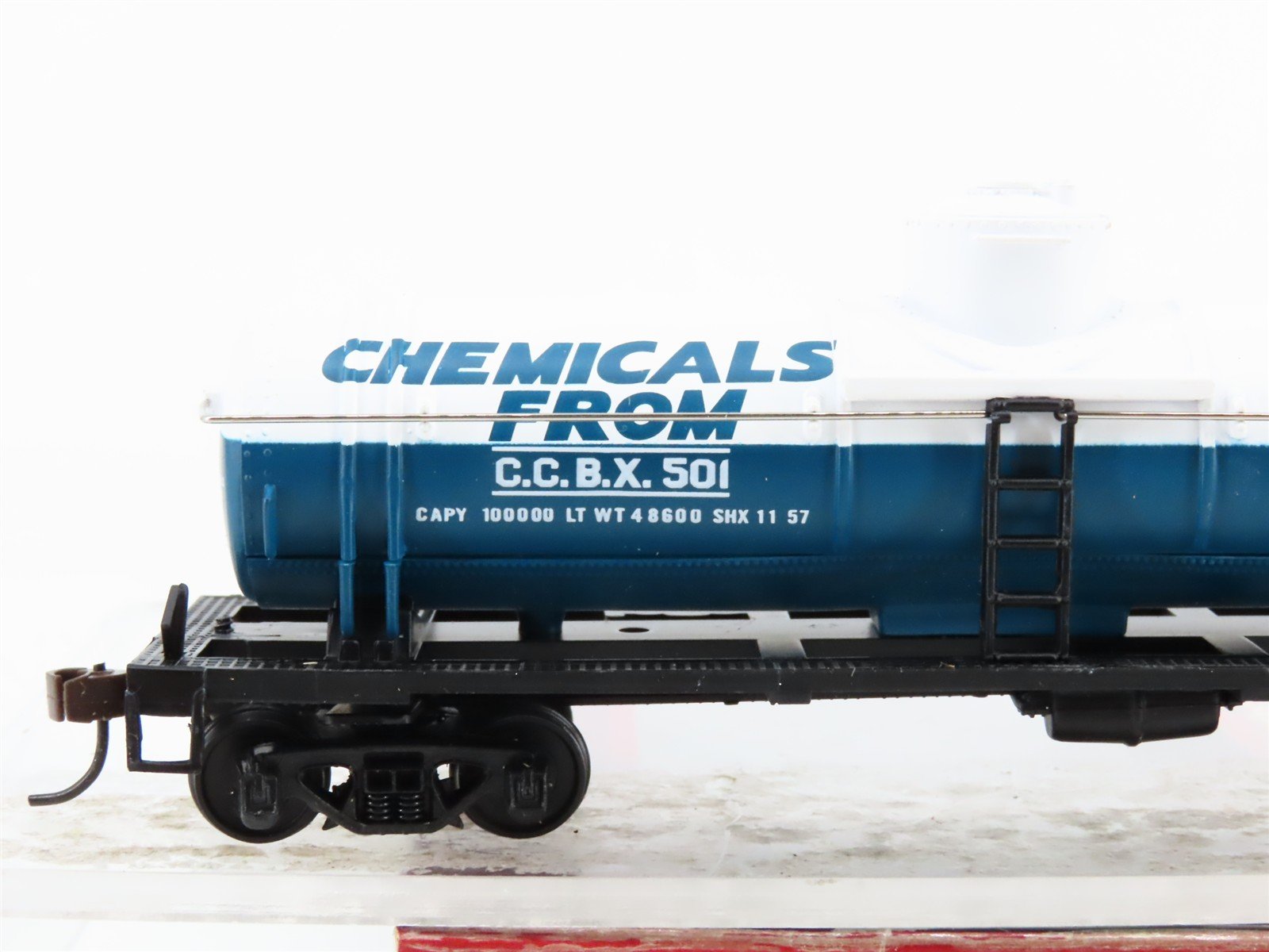 HO Scale Mantua 732307 CCBX Union Carbide 40' Single Dome Tank Car #501