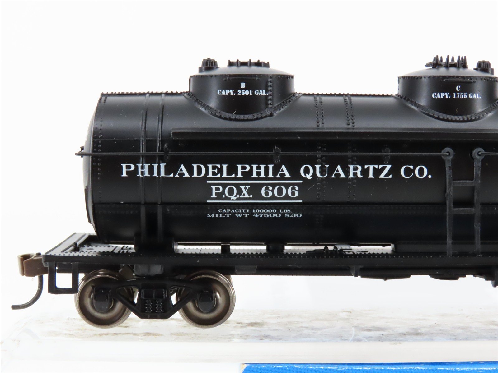 HO Bachmann Silver Series 17128 PQX Philadelphia Quartz Triple Dome Tank Car 606