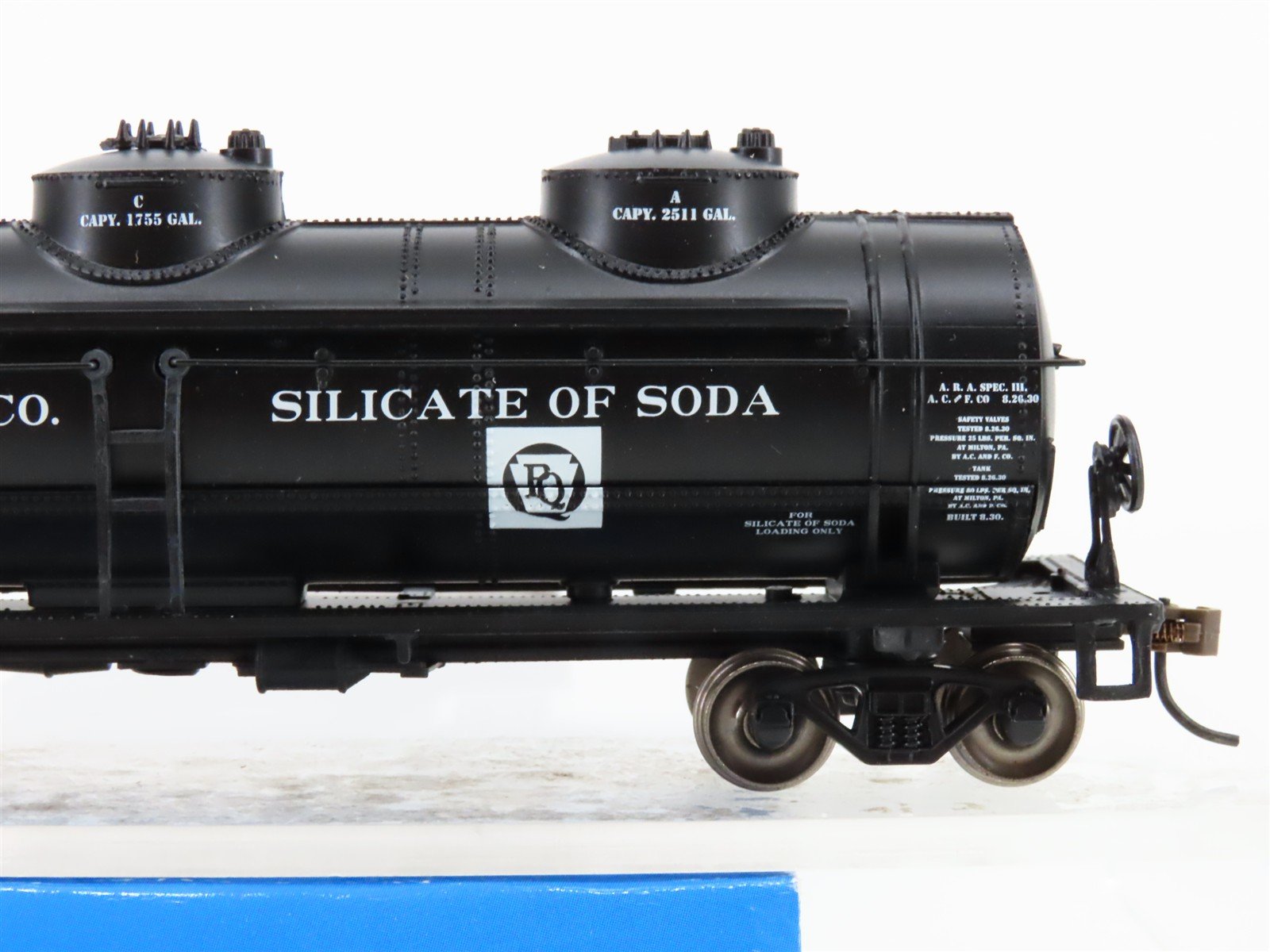 HO Bachmann Silver Series 17128 PQX Philadelphia Quartz Triple Dome Tank Car 606