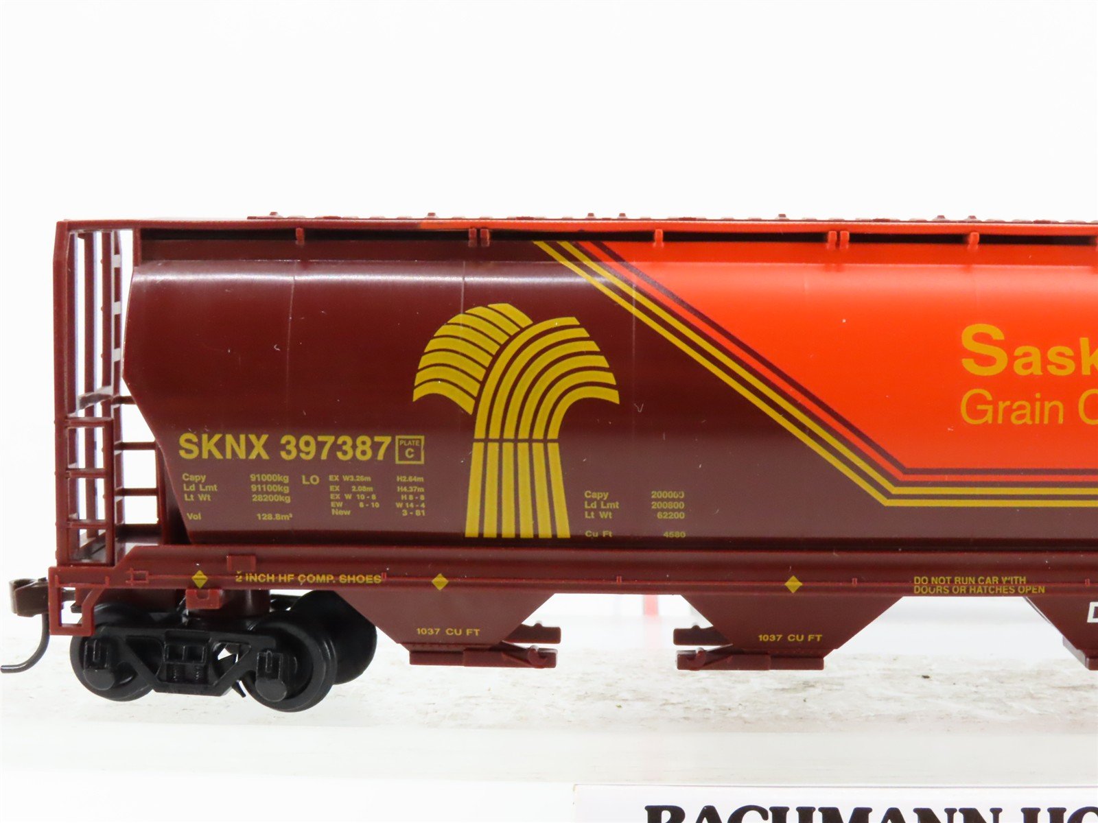 HO Scale Bachmann 76902 SKNX Saskatchewan 4-Bay Cylindrical Grain Hopper #397387