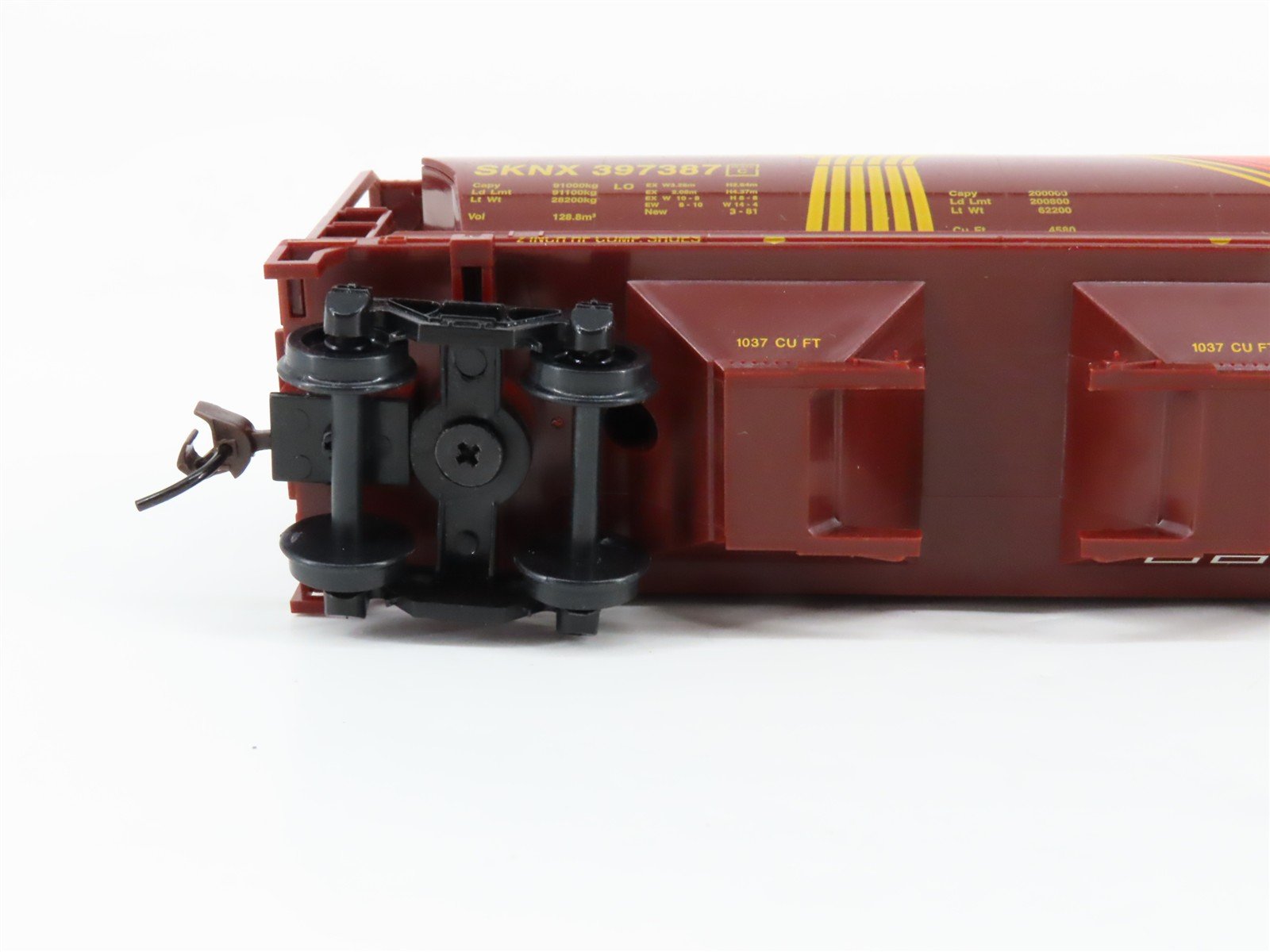 HO Scale Bachmann 76902 SKNX Saskatchewan 4-Bay Cylindrical Grain Hopper #397387