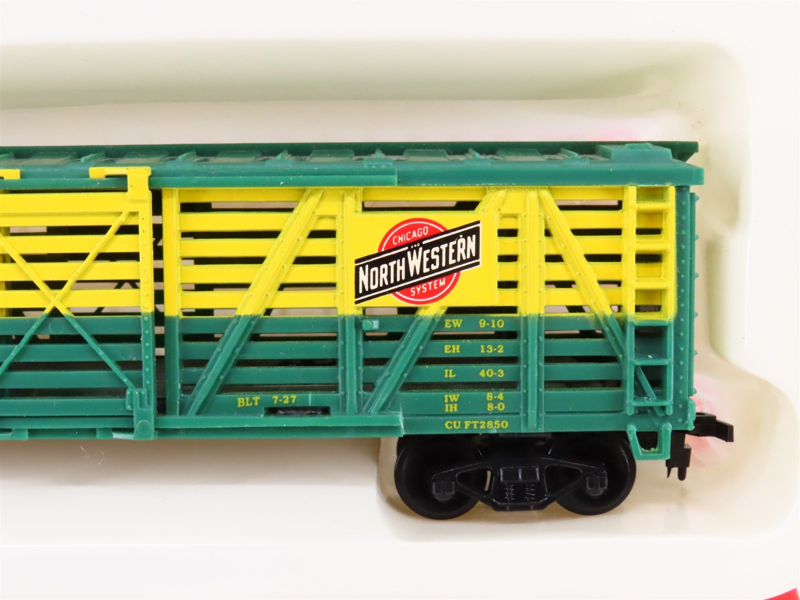 HO Scale Life-Like 8459 GN/DUPX/CNW Box Car, Tank Car, & Stock Car 3-Pack